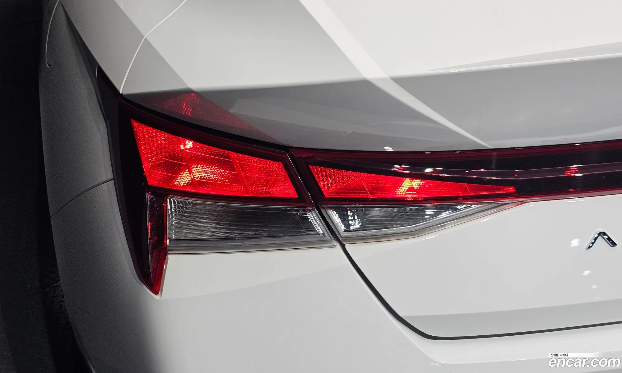Hyundai Elantra Hybrid 2023 — 2