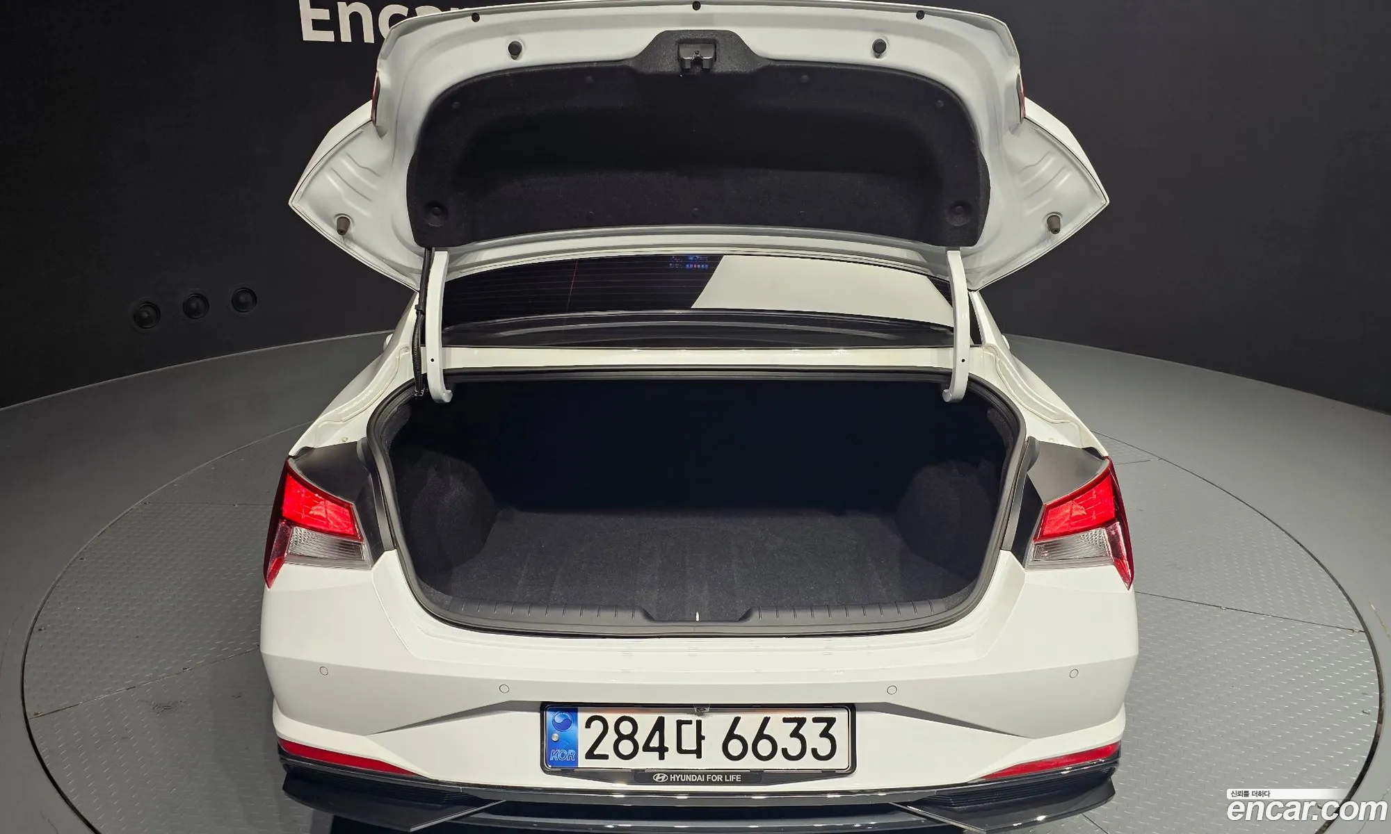 Hyundai Elantra Hybrid 2023 — 29
