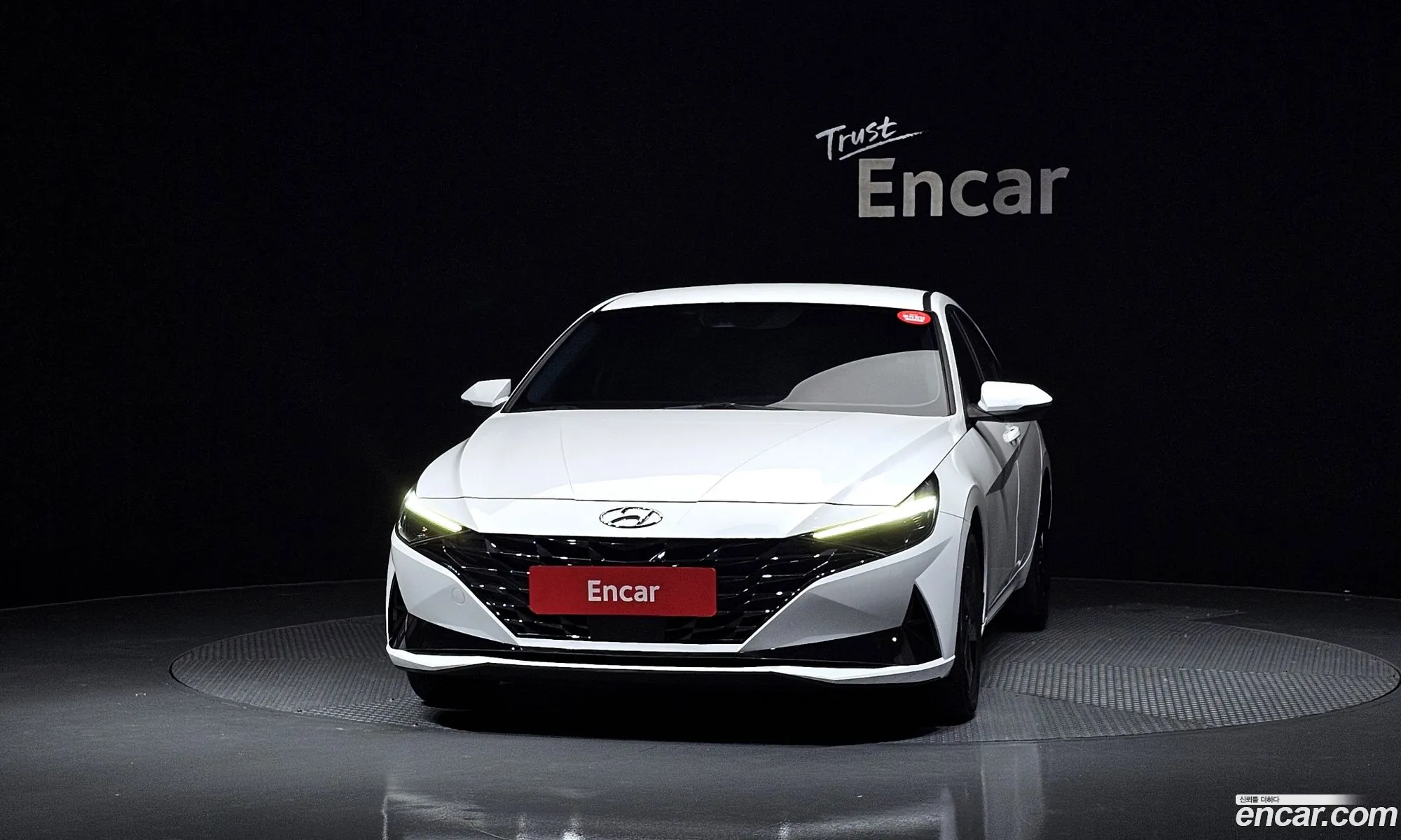 Hyundai Elantra Hybrid 2023 — 13