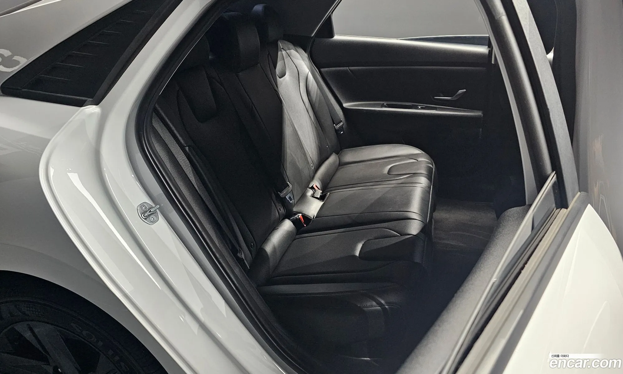 Hyundai Elantra Hybrid 2023 — 20