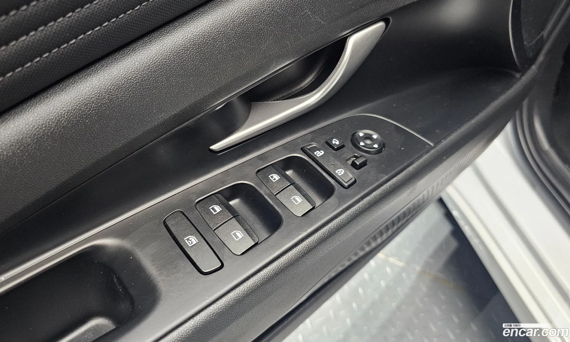 Hyundai Elantra Hybrid 2023 — 28