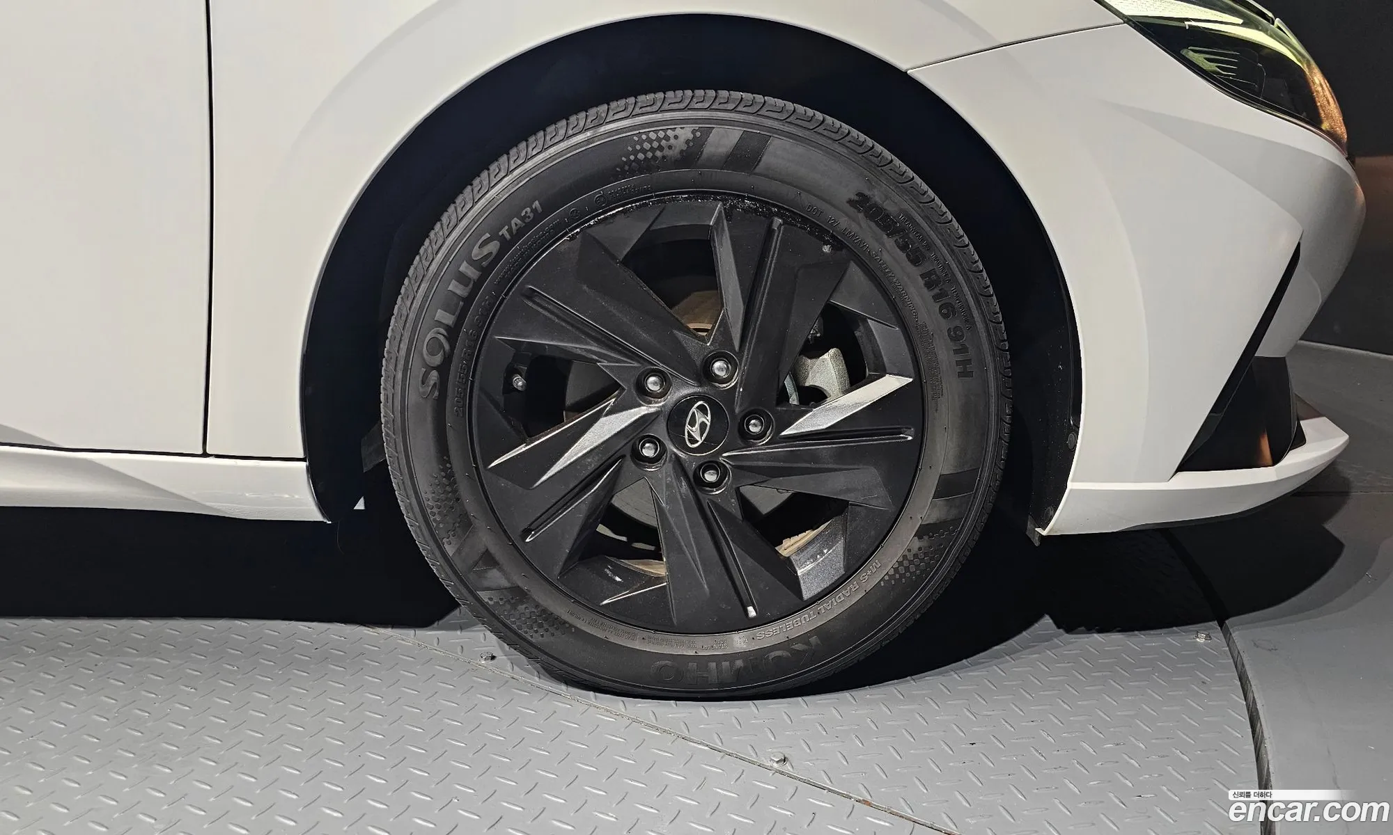 Hyundai Elantra Hybrid 2023 — 15