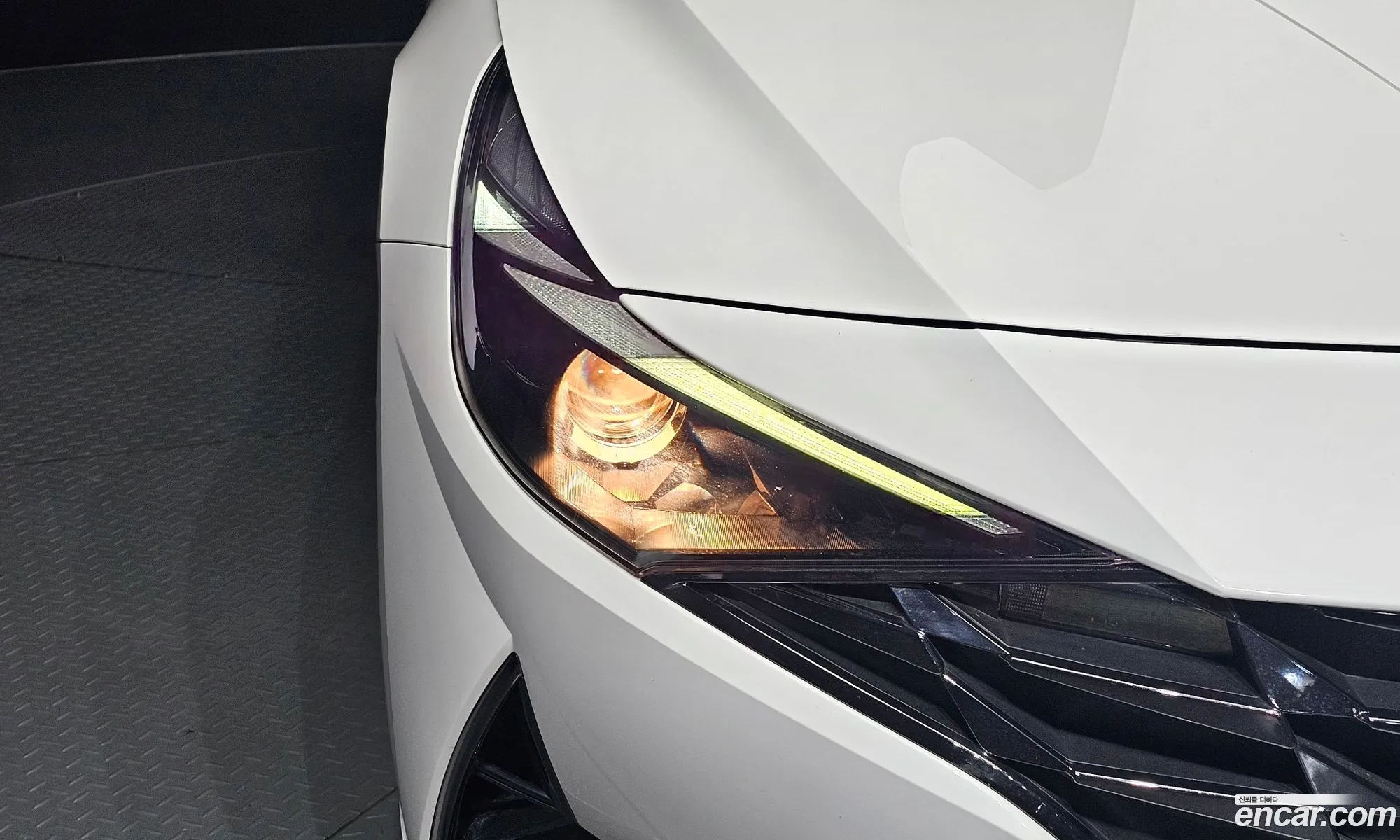 Hyundai Elantra Hybrid 2023 — 18