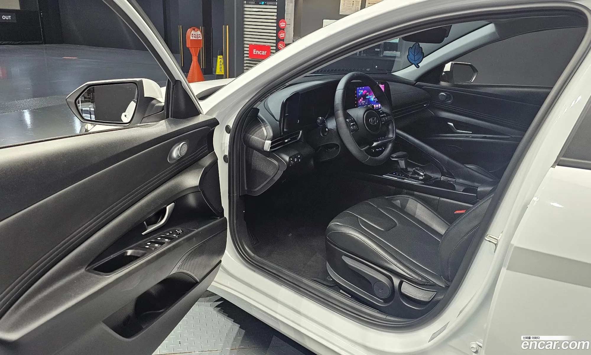 Hyundai Elantra Hybrid 2023 — 23