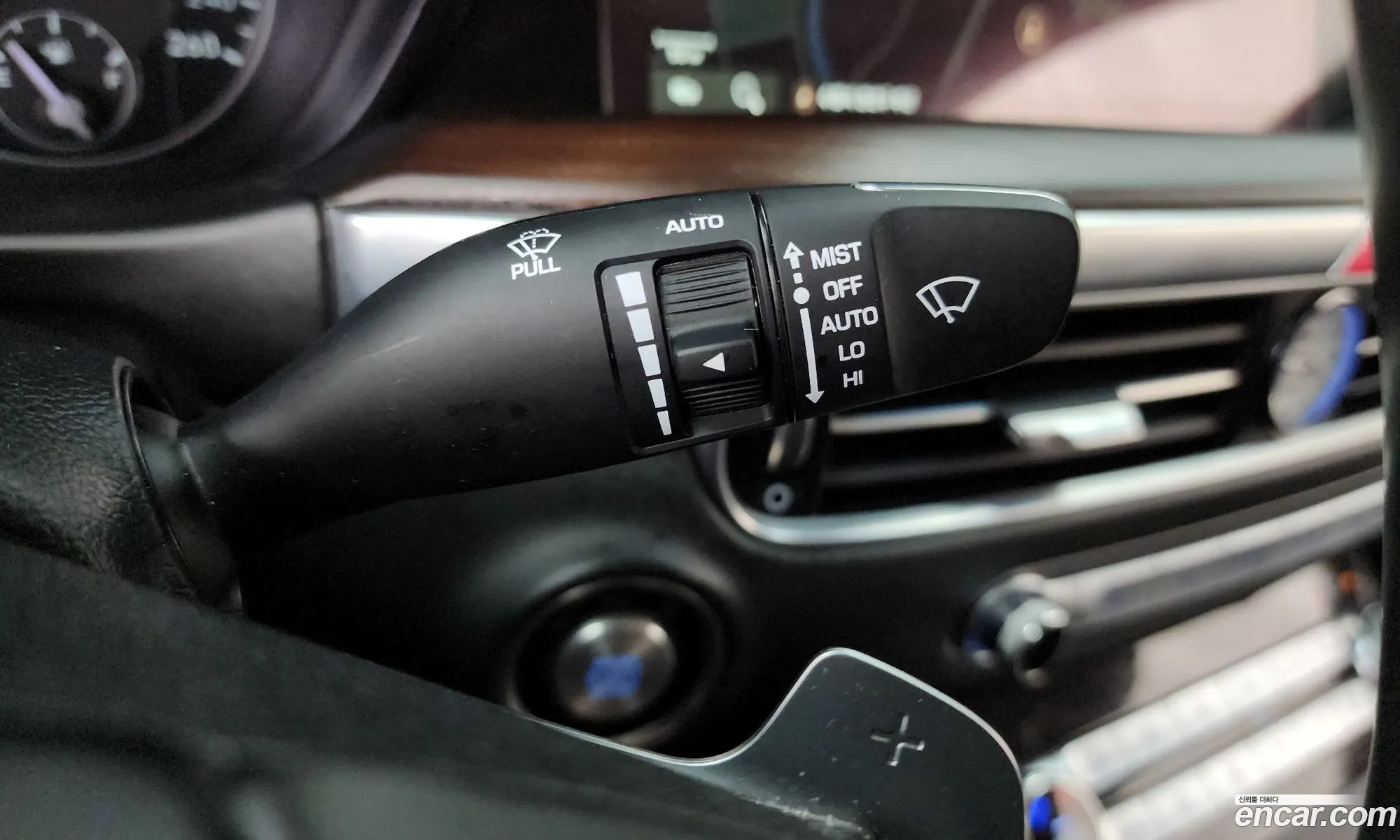 Genesis G90 2019 KMHG541HDKU070055 — 12