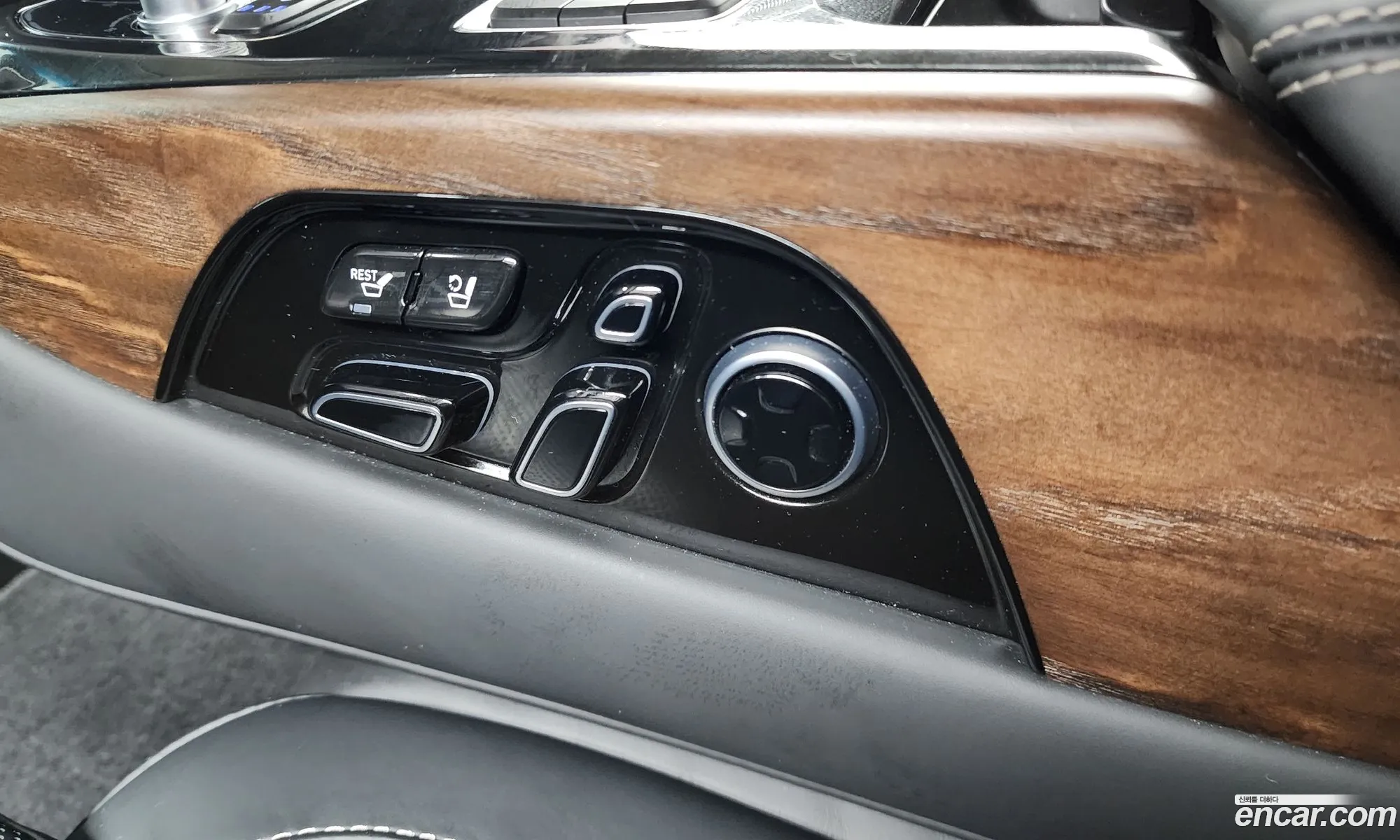 Genesis G90 2019 KMHG541HDKU070055 — 4