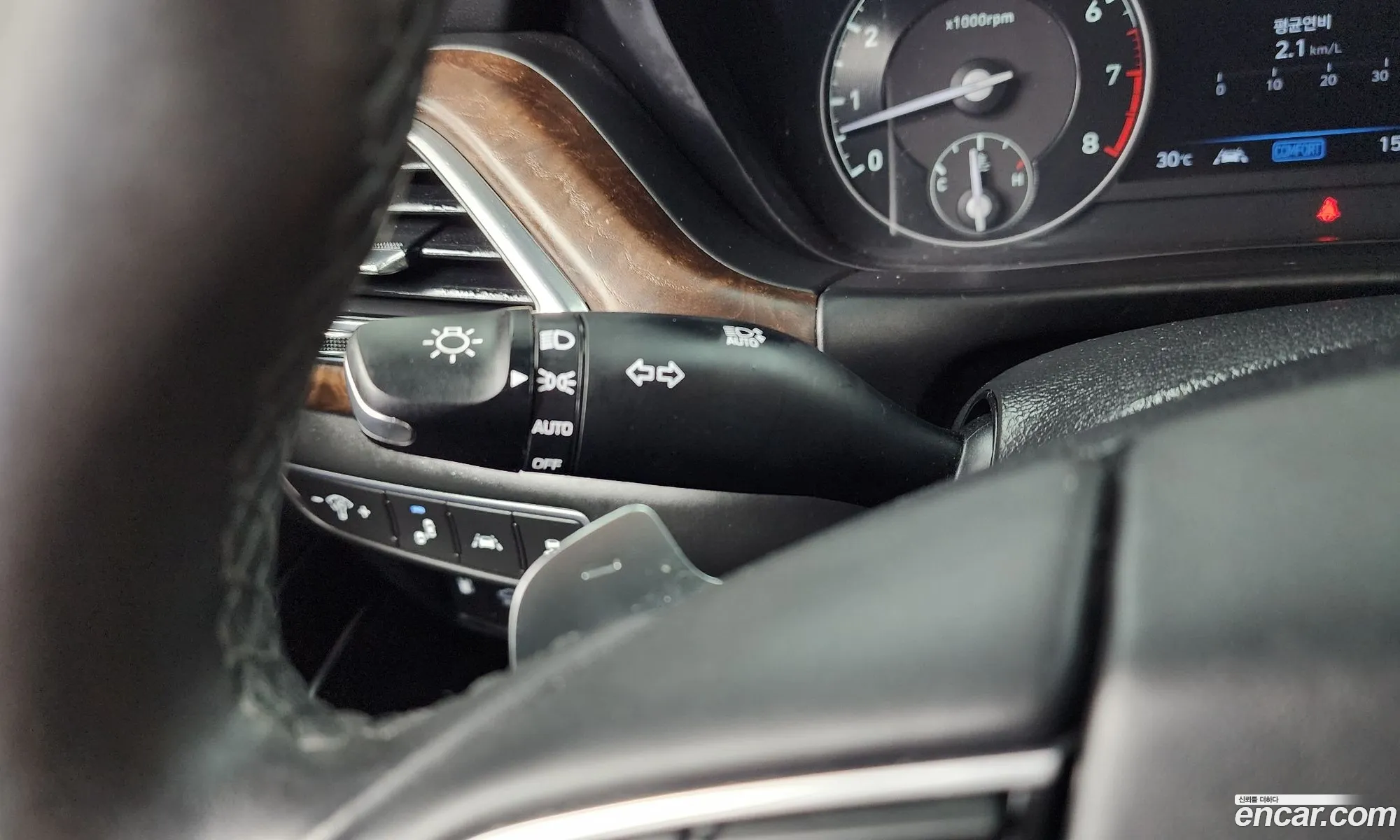 Genesis G90 2019 KMHG541HDKU070055 — 17