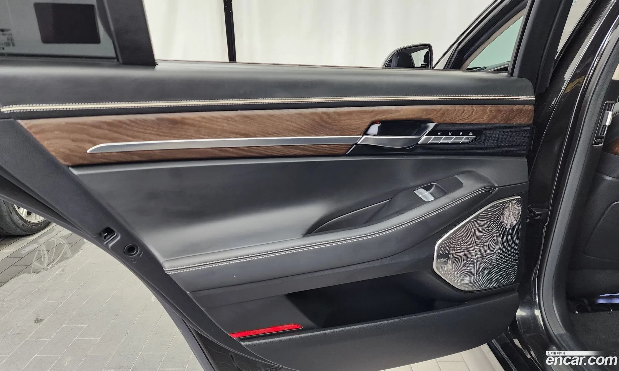 Genesis G90 2019 KMHG541HDKU070055 — 35