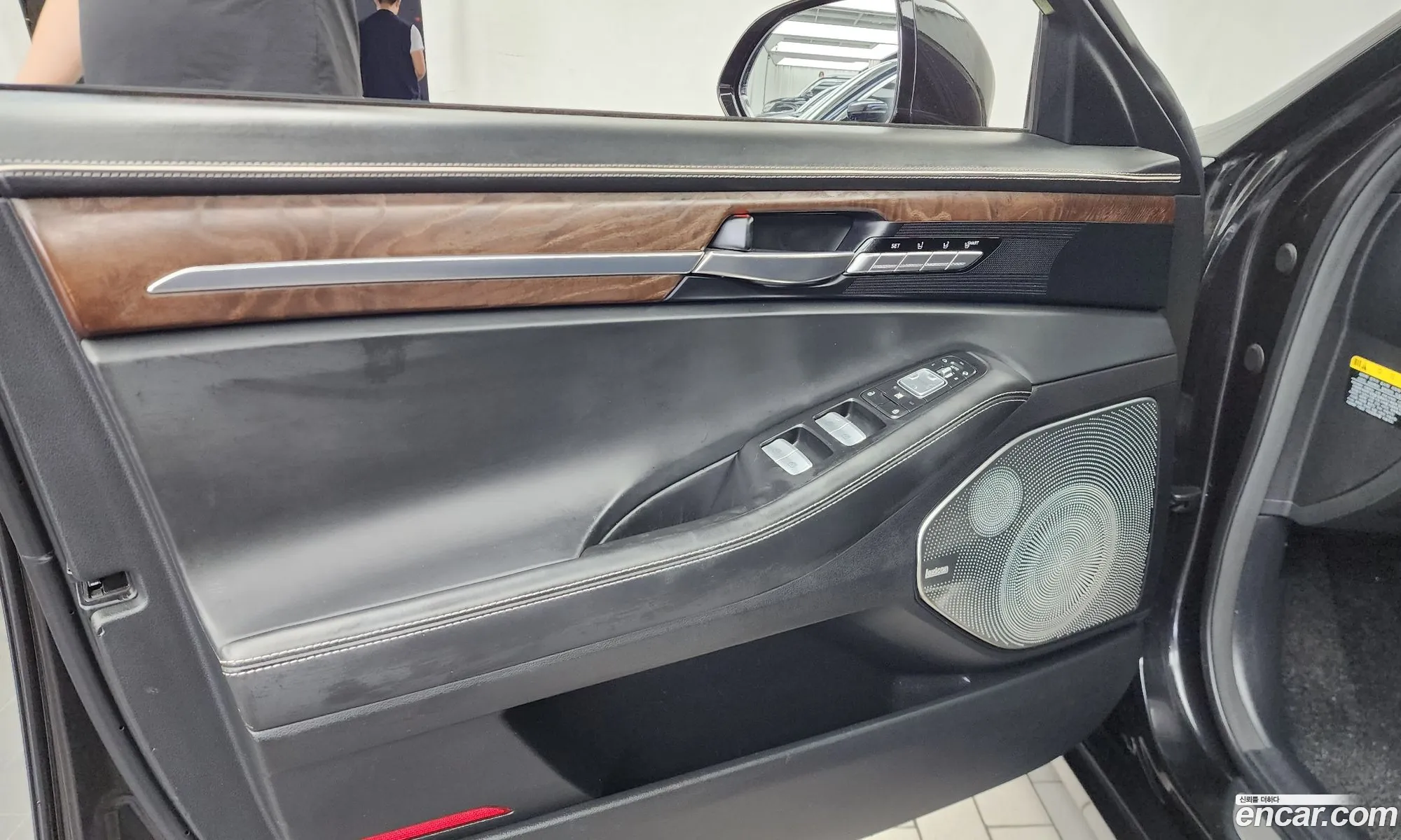 Genesis G90 2019 KMHG541HDKU070055 — 2