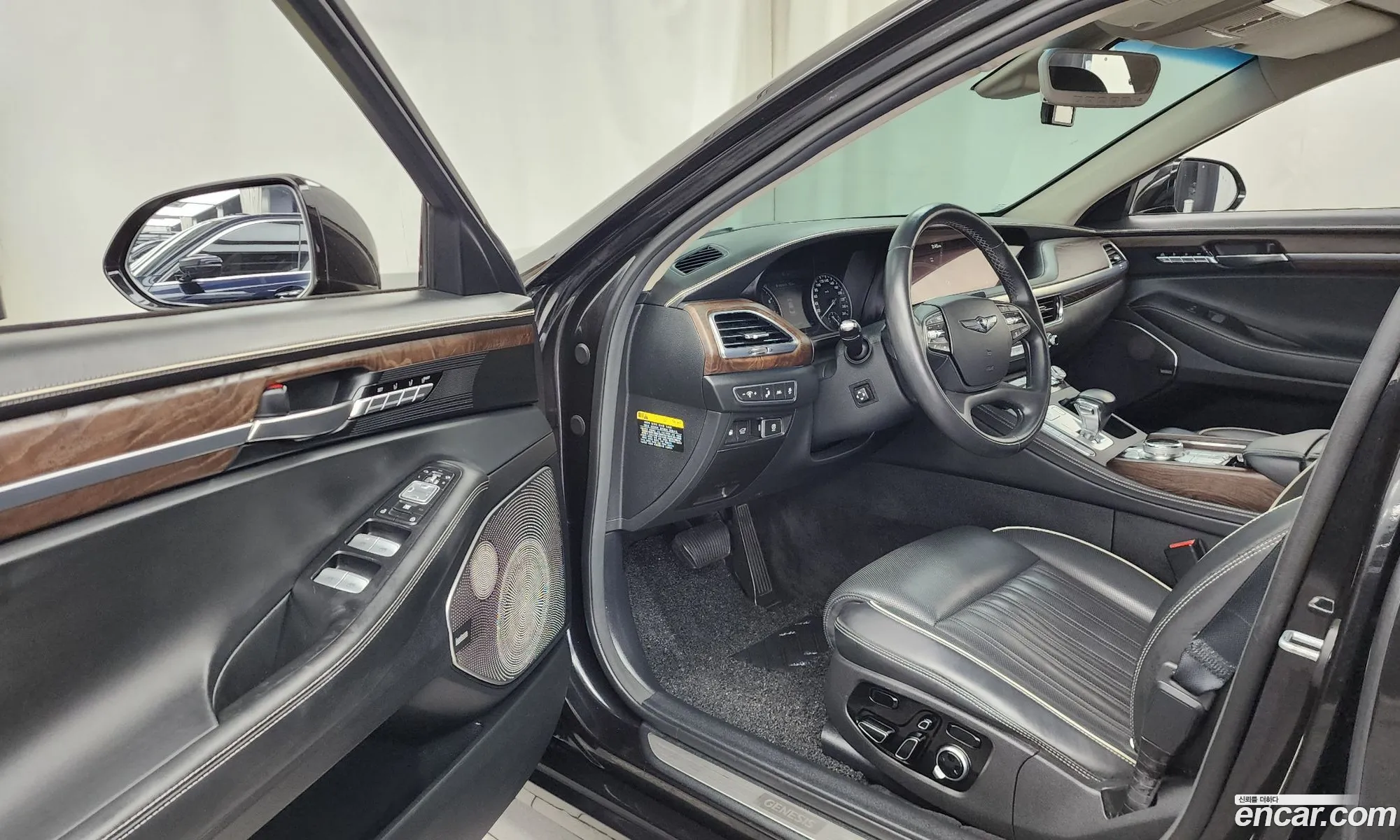 Genesis G90 2019 KMHG541HDKU070055 — 36