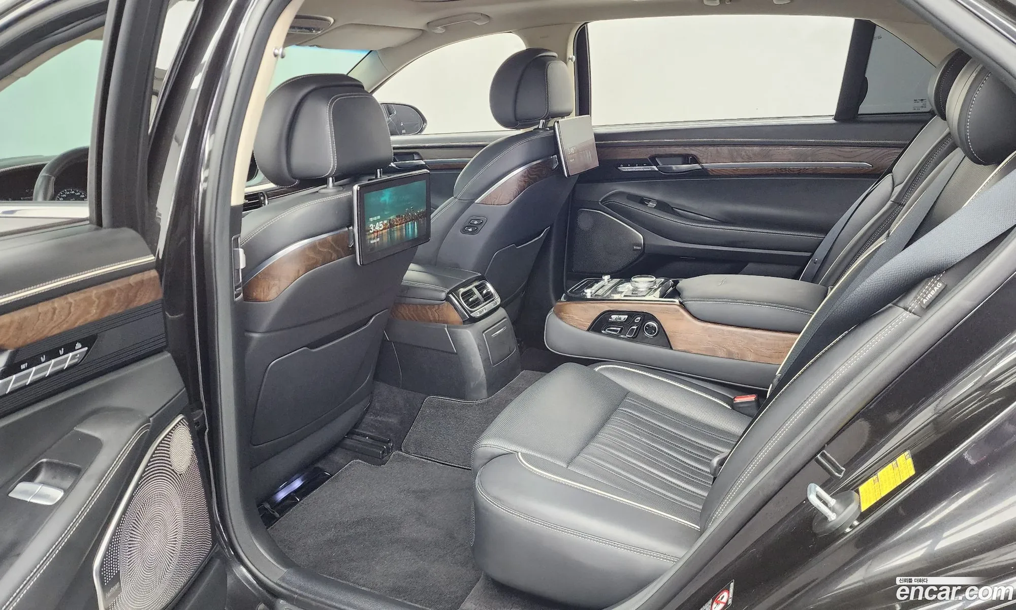 Genesis G90 2019 KMHG541HDKU070055 — 10