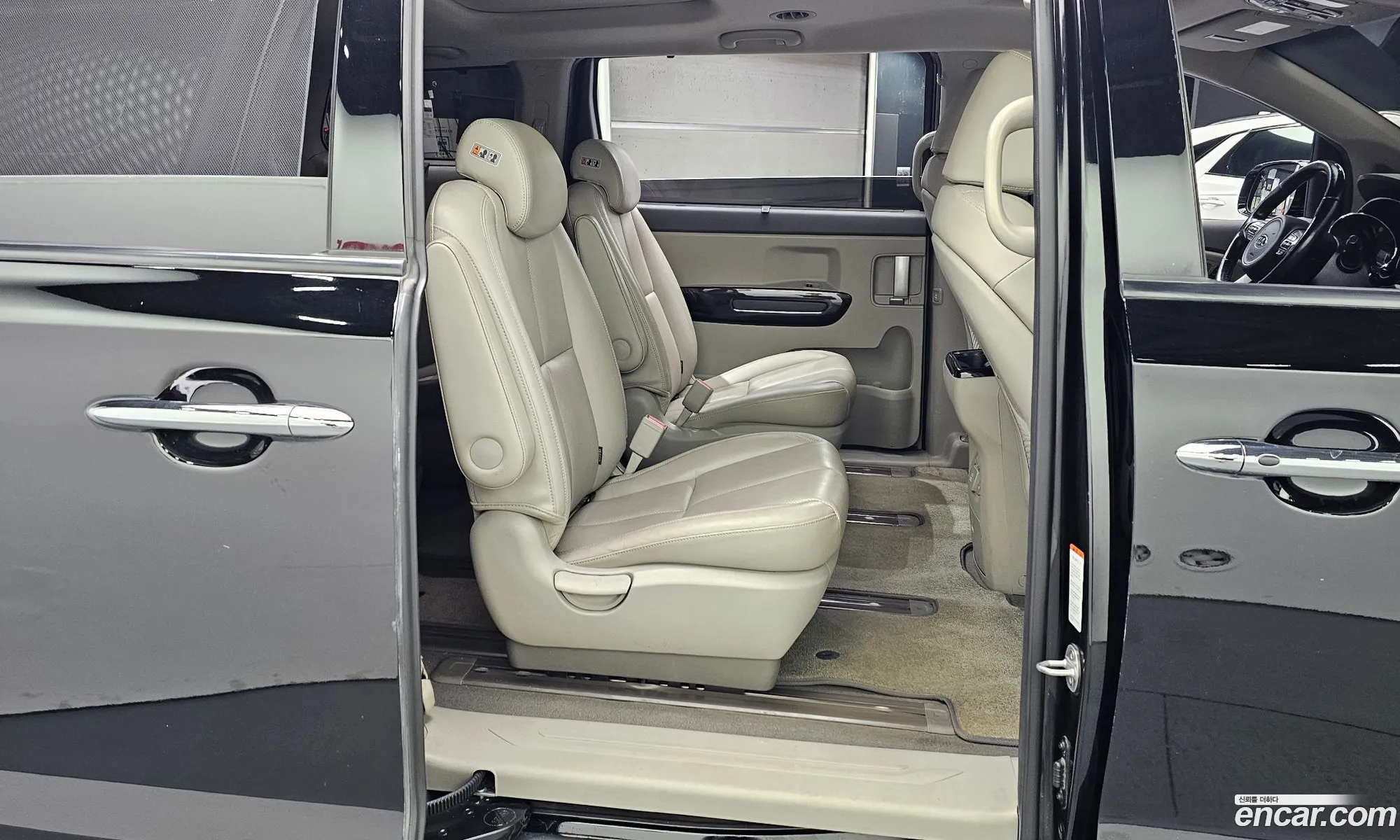 Kia Carnival 2017 KNAME81ABJS403753 — 4