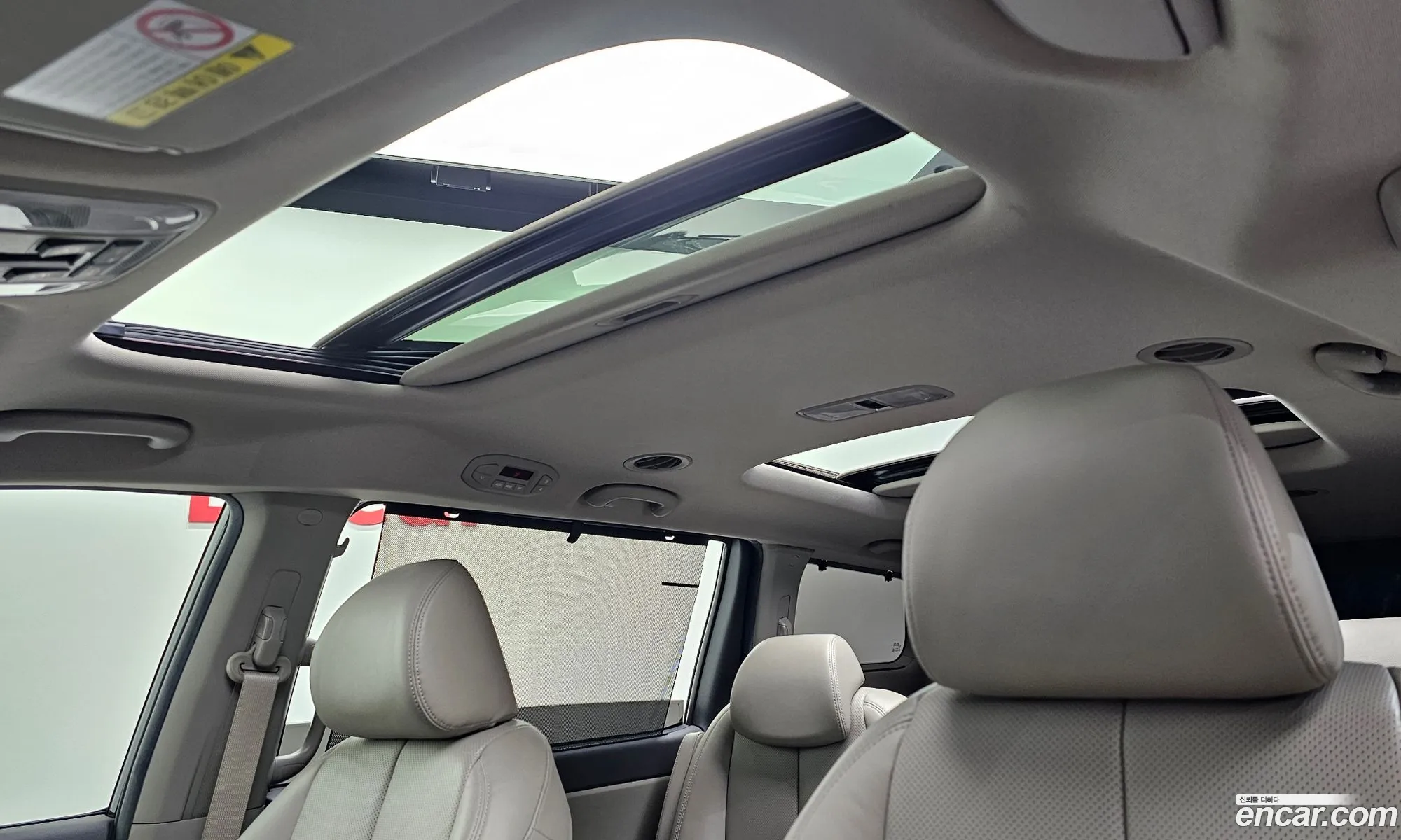 Kia Carnival 2017 KNAME81ABJS403753 — 3