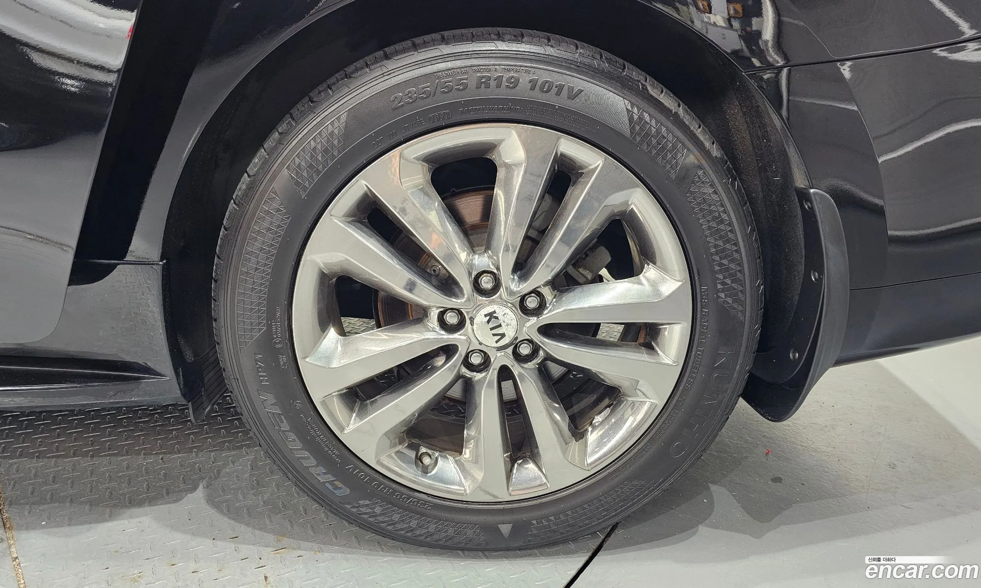 Kia Carnival 2017 KNAME81ABJS403753 — 2