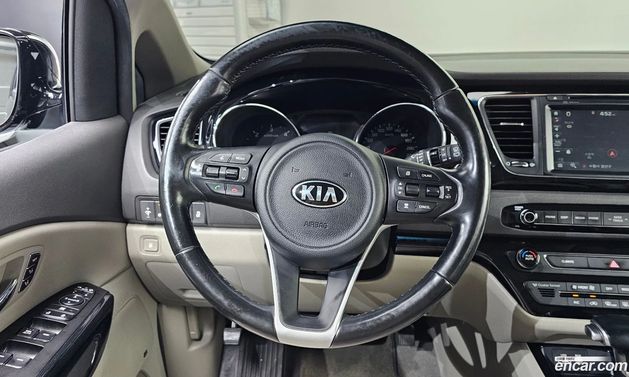 Kia Carnival 2017 KNAME81ABJS403753 — 16