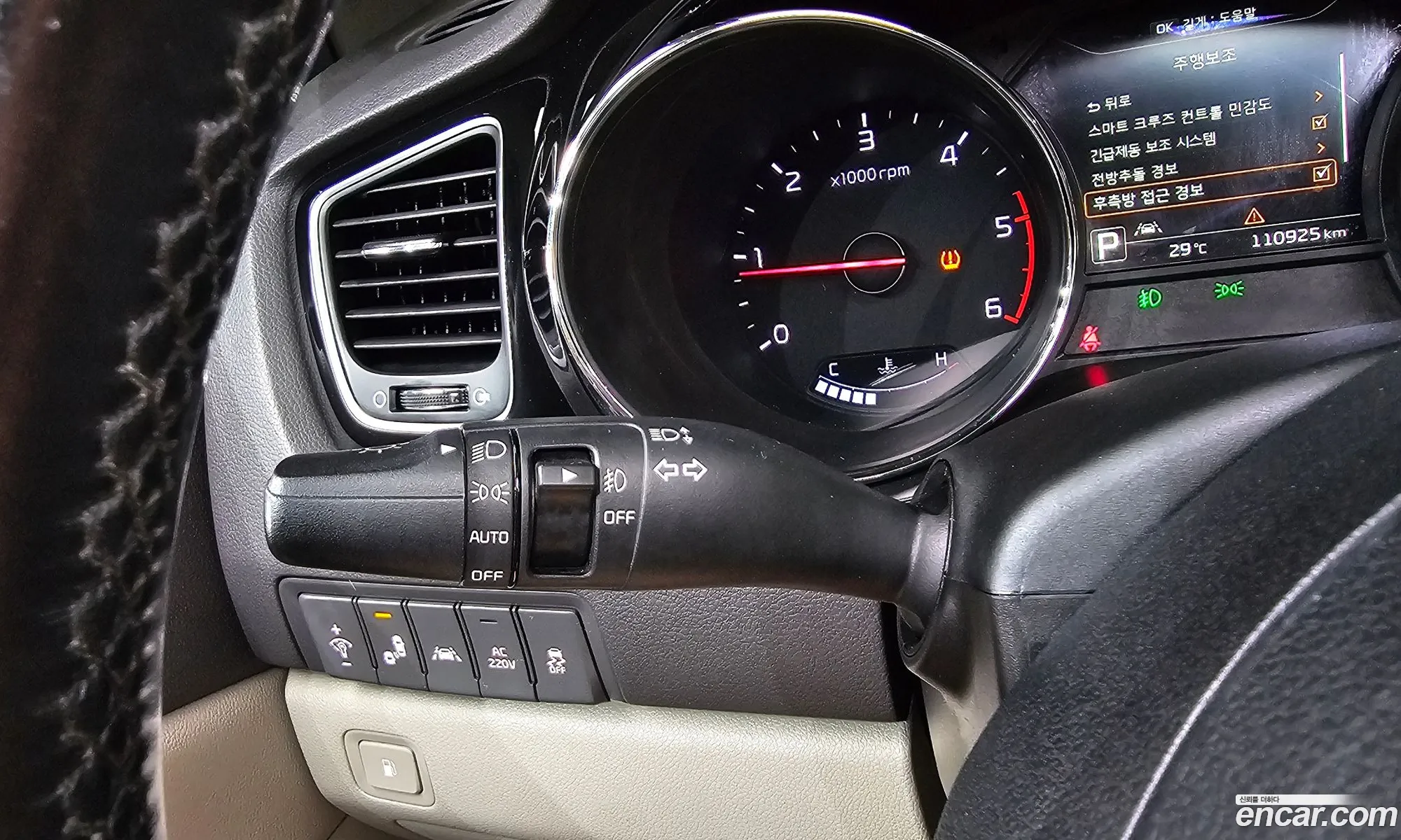 Kia Carnival 2017 KNAME81ABJS403753 — 10
