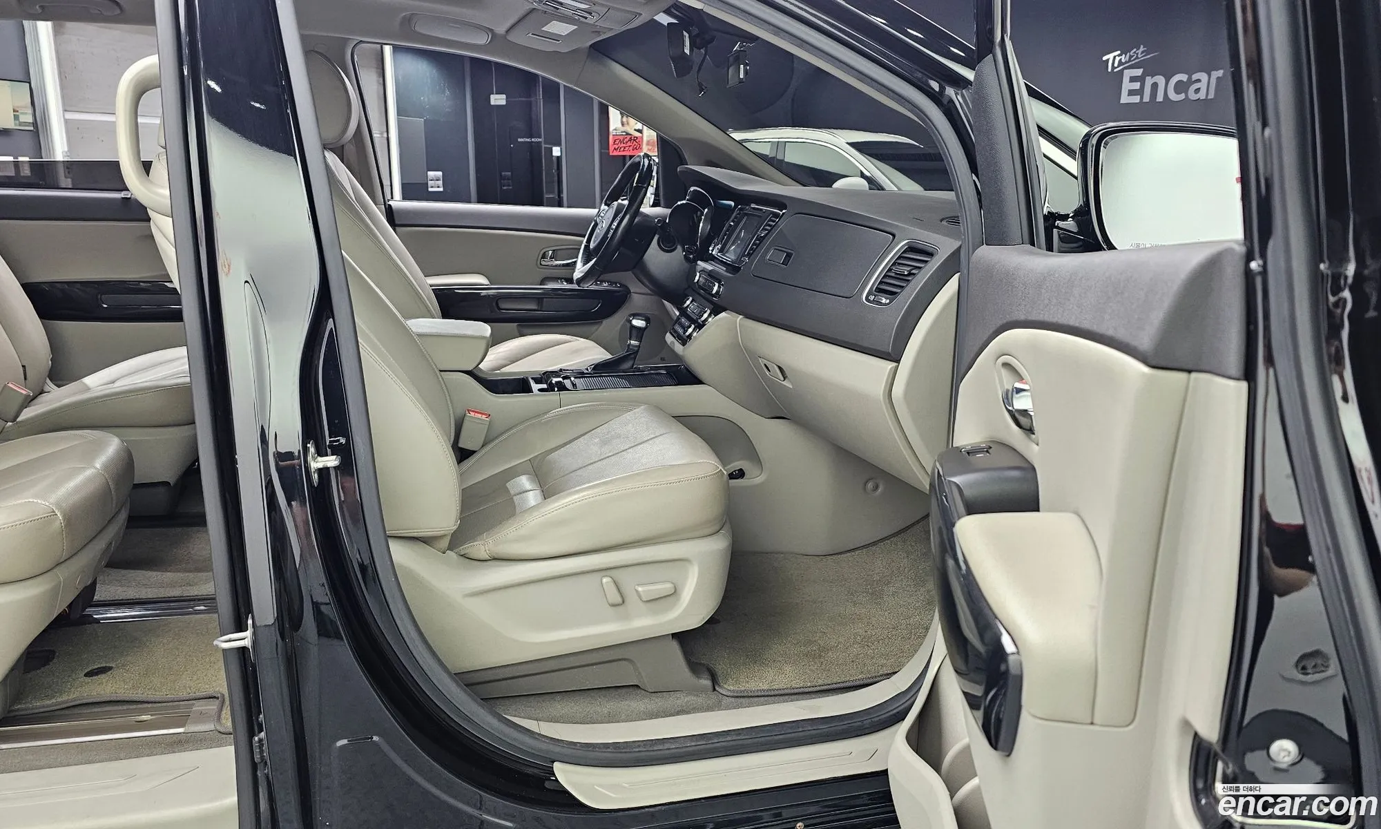Kia Carnival 2017 KNAME81ABJS403753 — 18