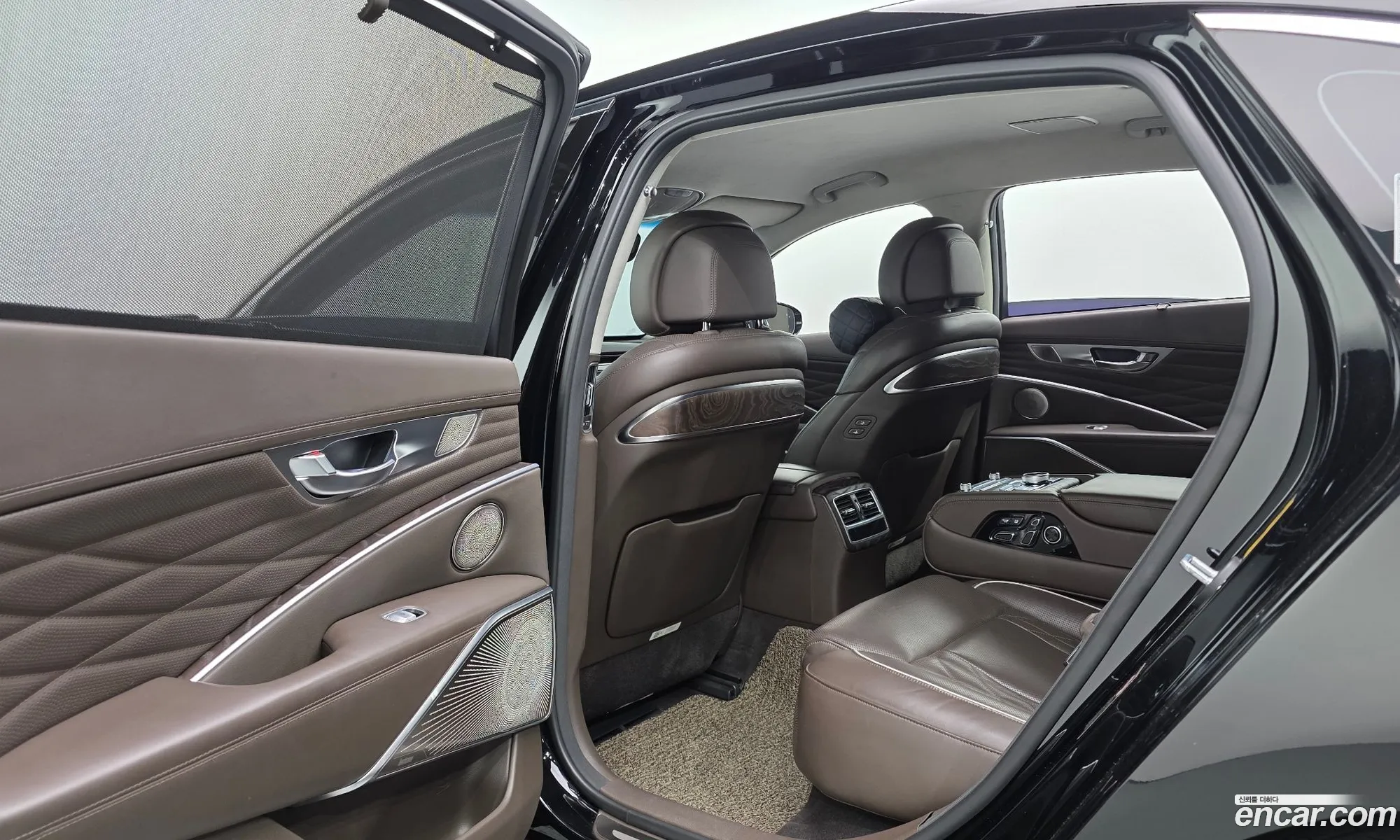 Kia The K9 2018 KNAS2418DKS004679 — 19