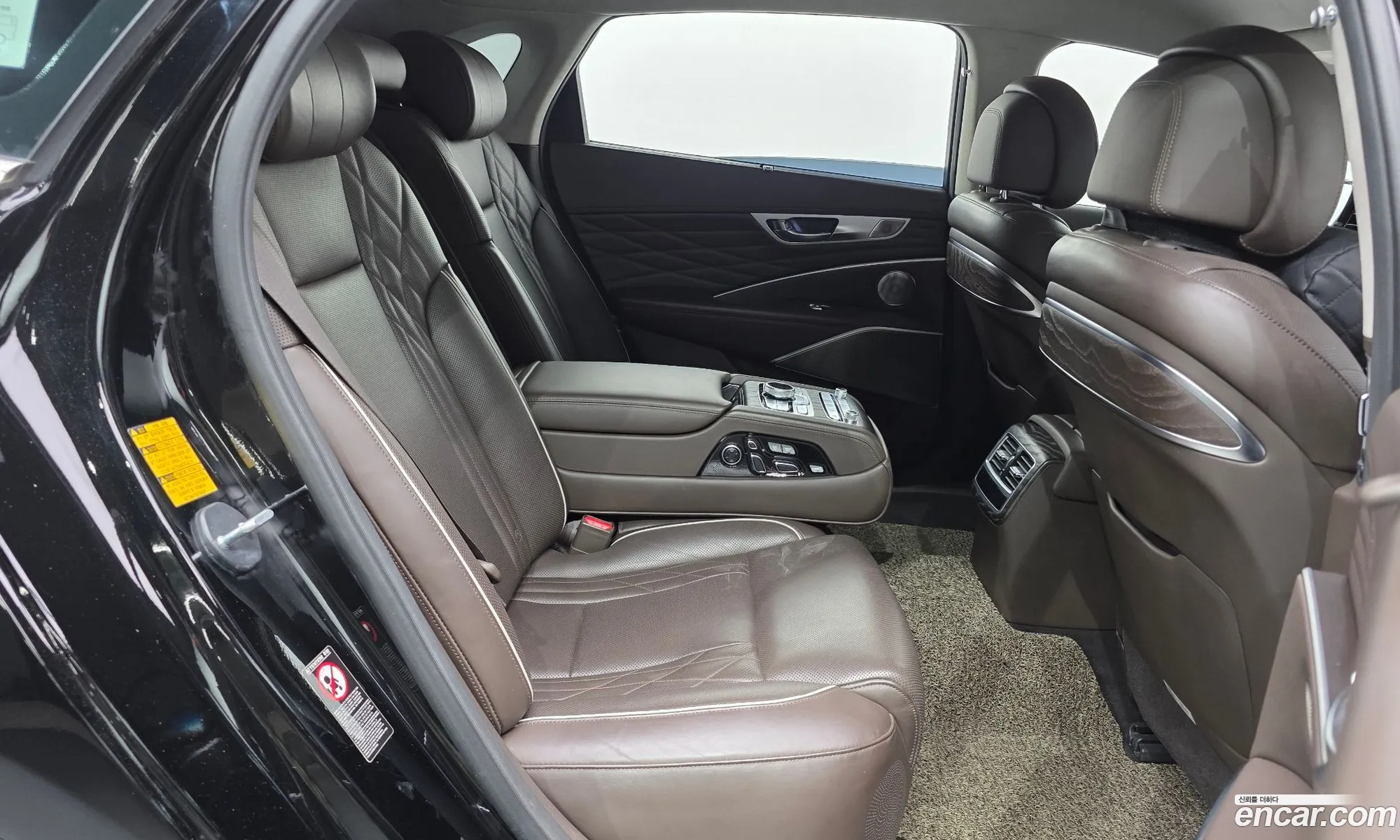 Kia The K9 2018 KNAS2418DKS004679 — 17