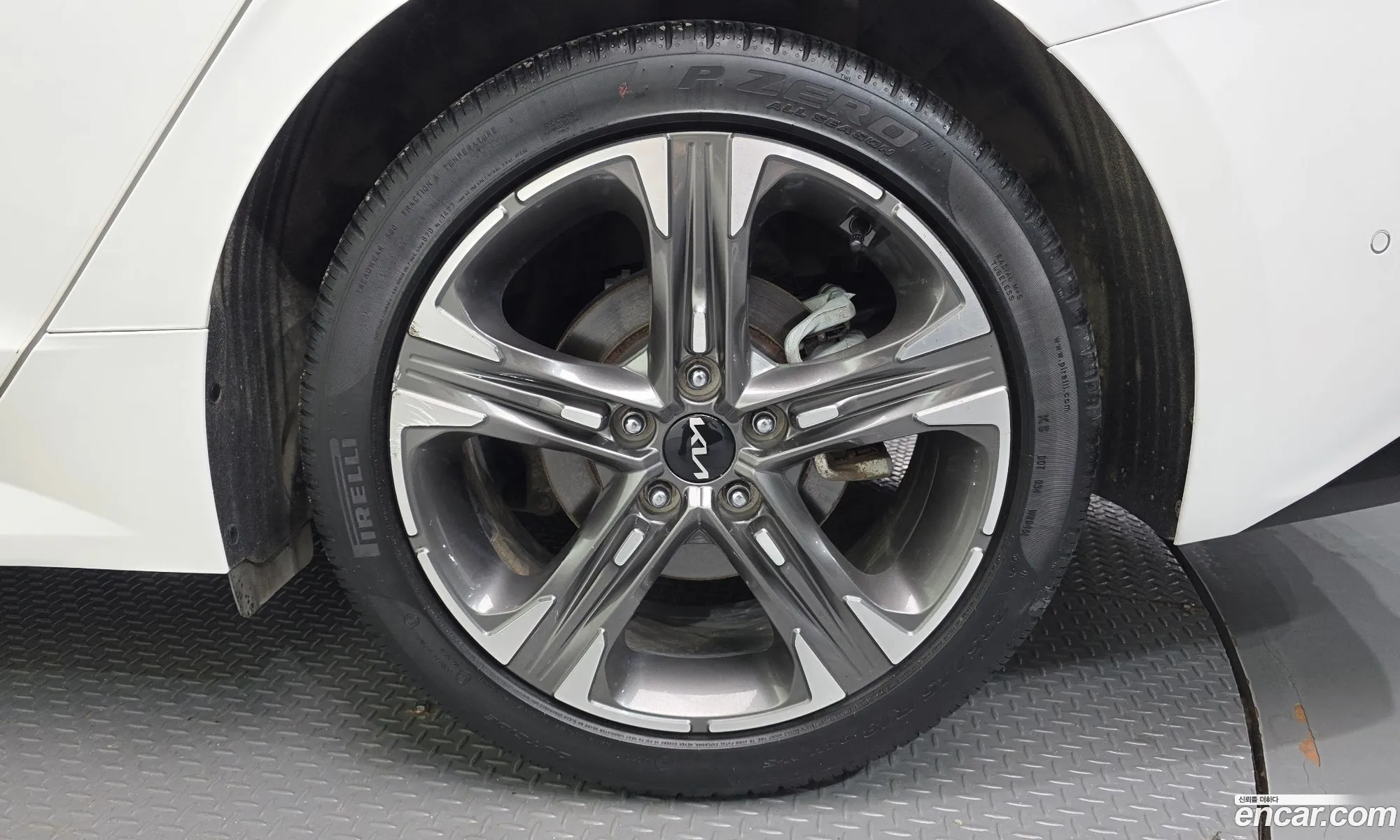 Kia K5 2022 KNAG541ABNA183410 — 36