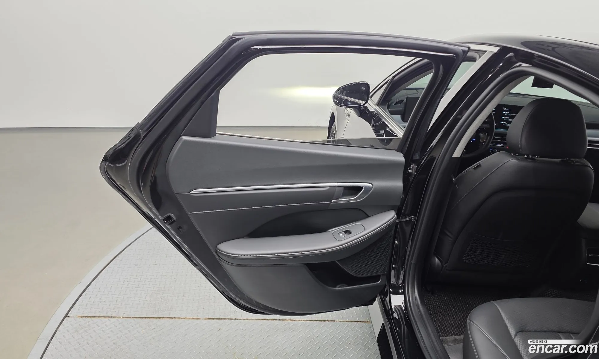 Hyundai Sonata the Edge 2023 — 32