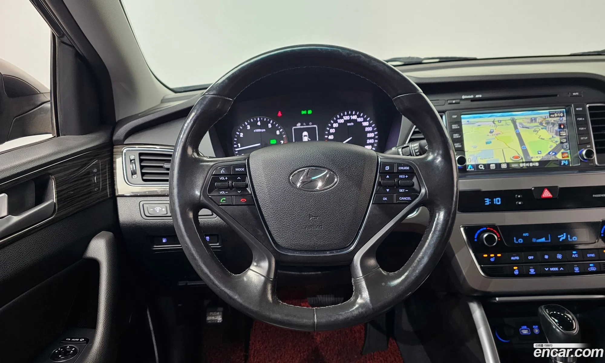 Hyundai LF Sonata 2015 — 12