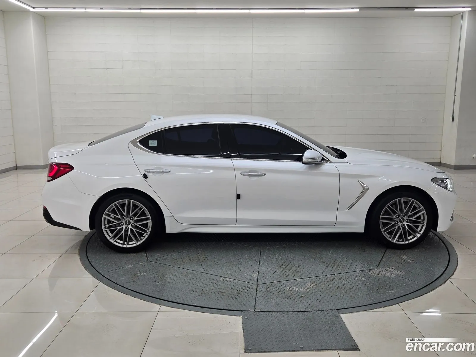 Genesis G70 2020 — 10