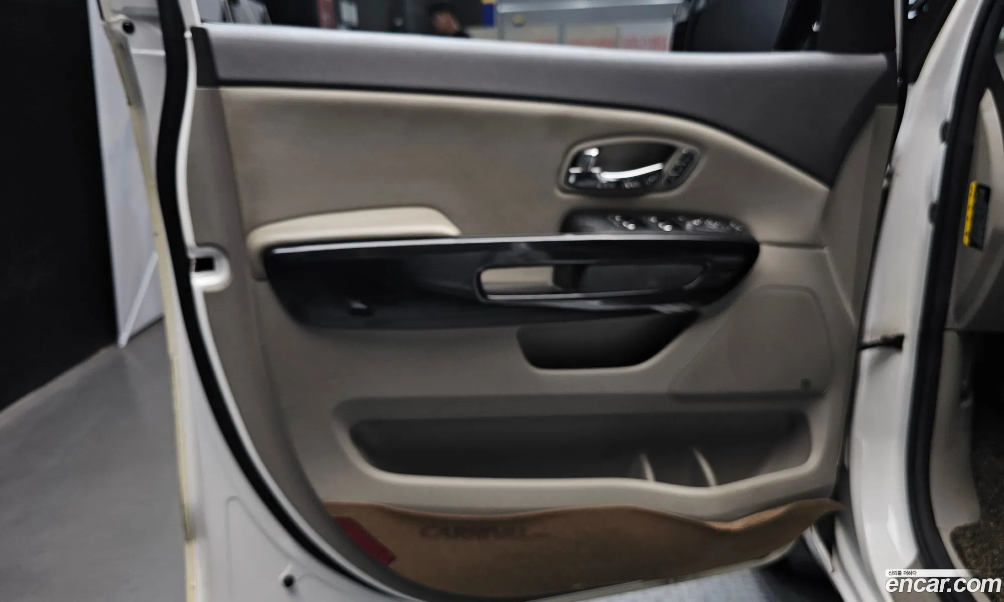 Kia Carnival 2017 KNAME81ABJS402036 — 23