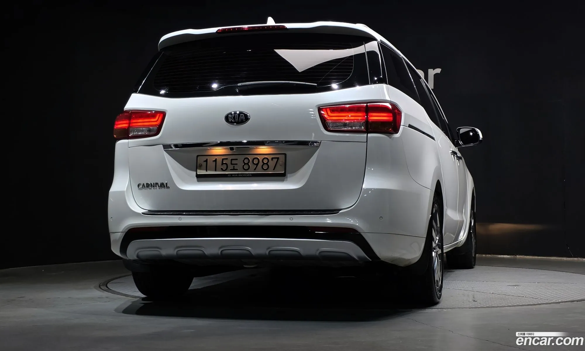 Kia Carnival 2017 KNAME81ABJS402036 — 6