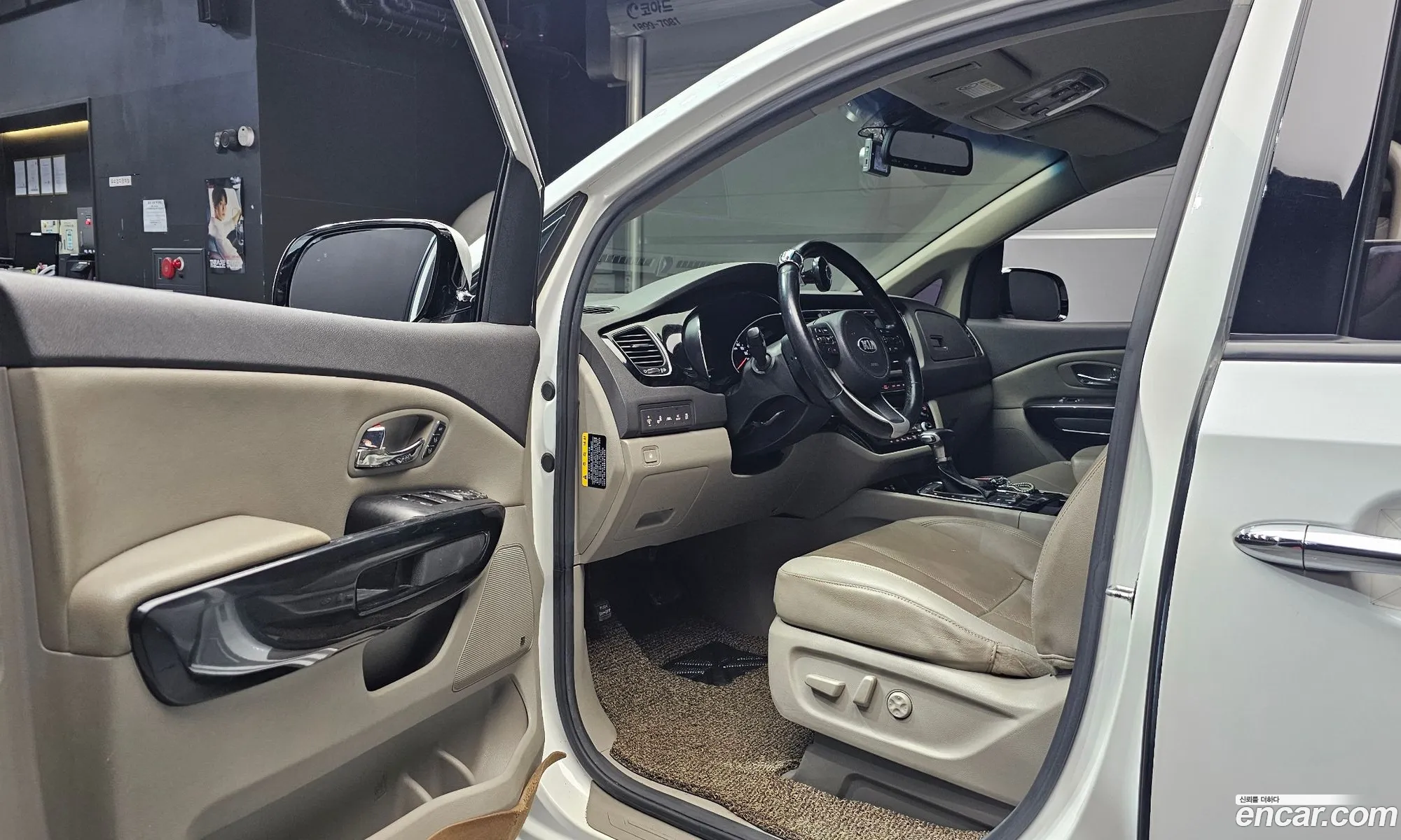 Kia Carnival 2017 KNAME81ABJS402036 — 16