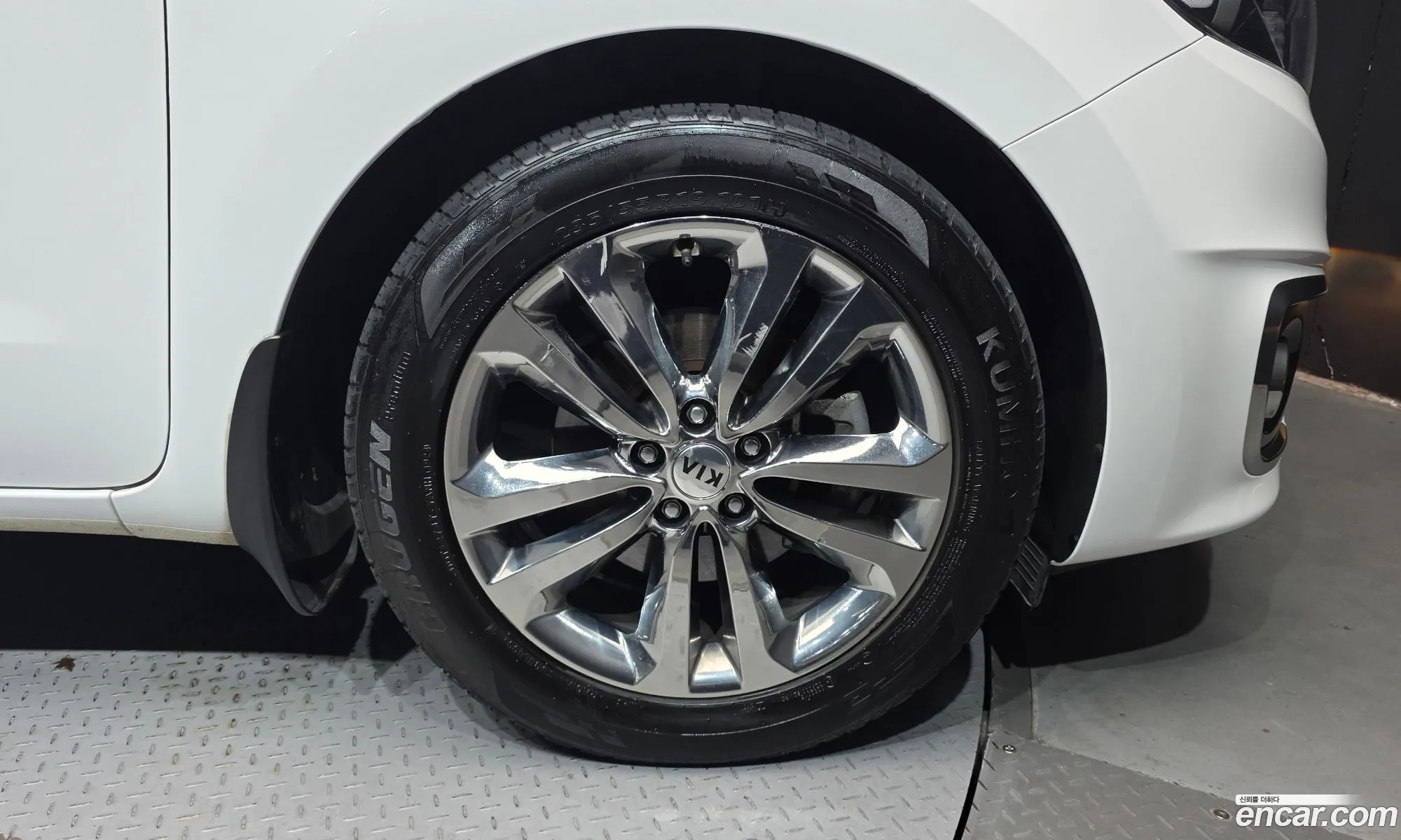 Kia Carnival 2017 KNAME81ABJS402036 — 7