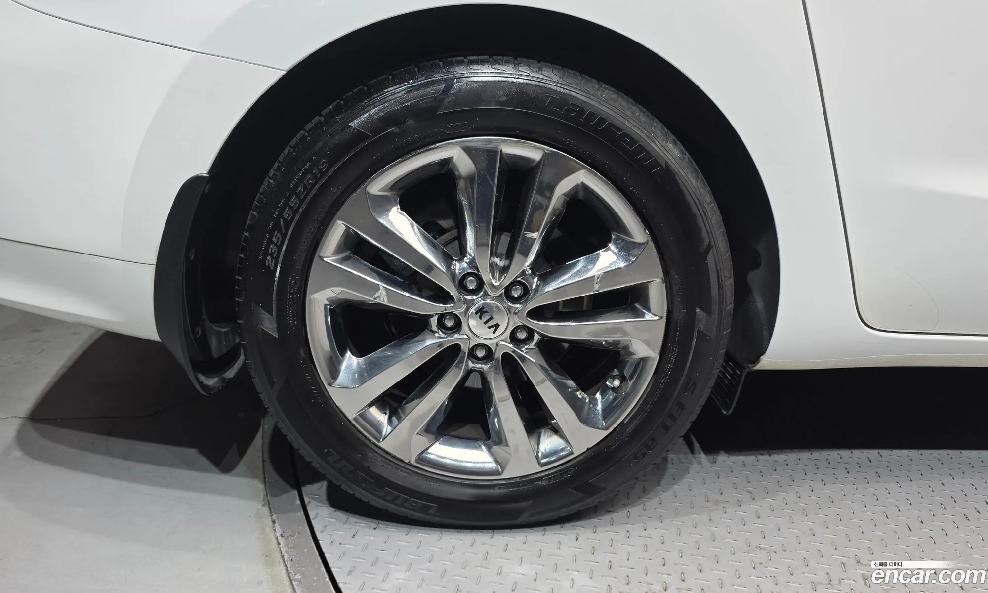 Kia Carnival 2017 KNAME81ABJS402036 — 11