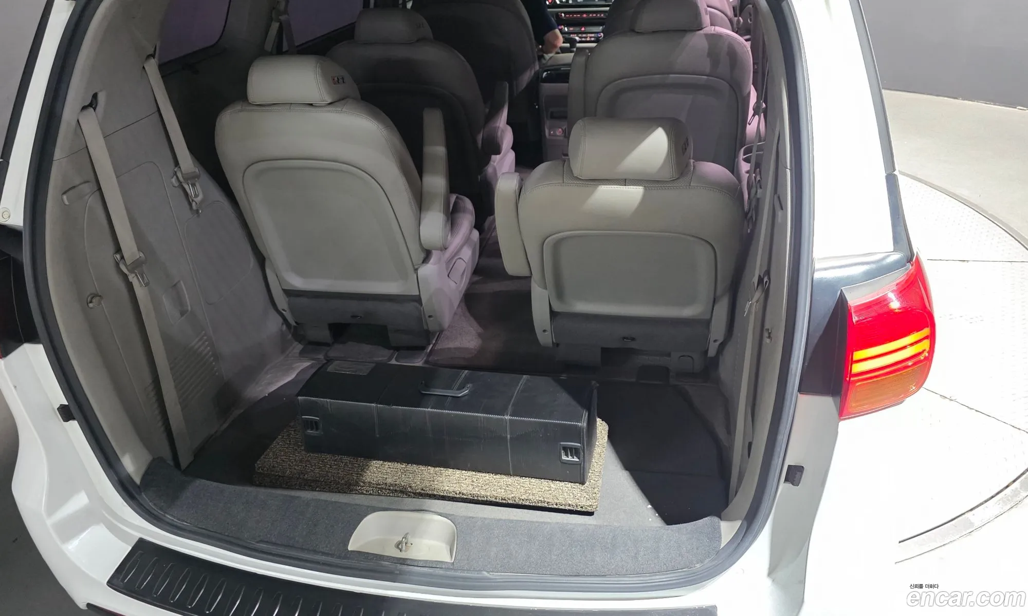Kia Carnival 2017 KNAME81ABJS402036 — 27