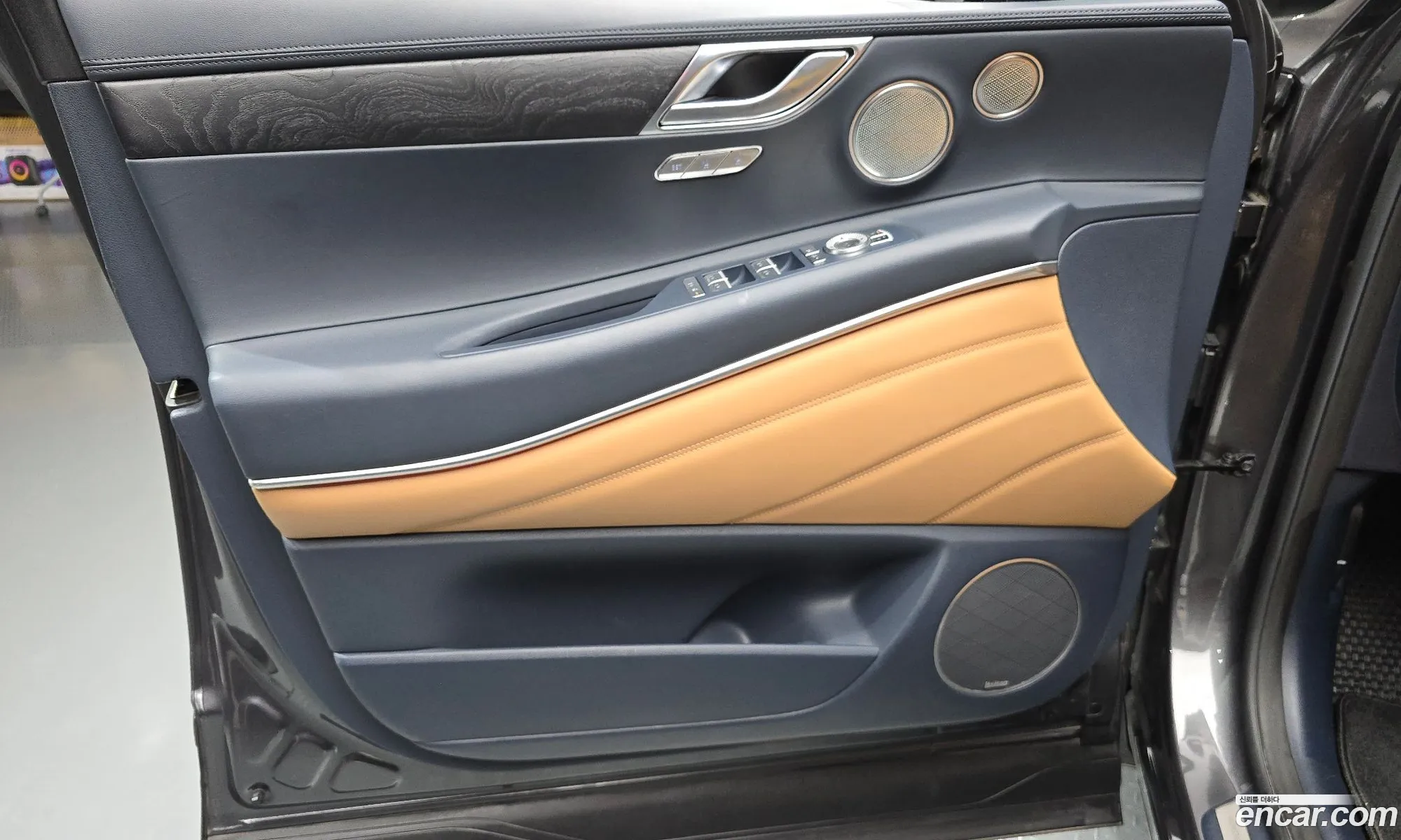 Genesis GV80 2020 KMTHB81DDLU000978 — 30