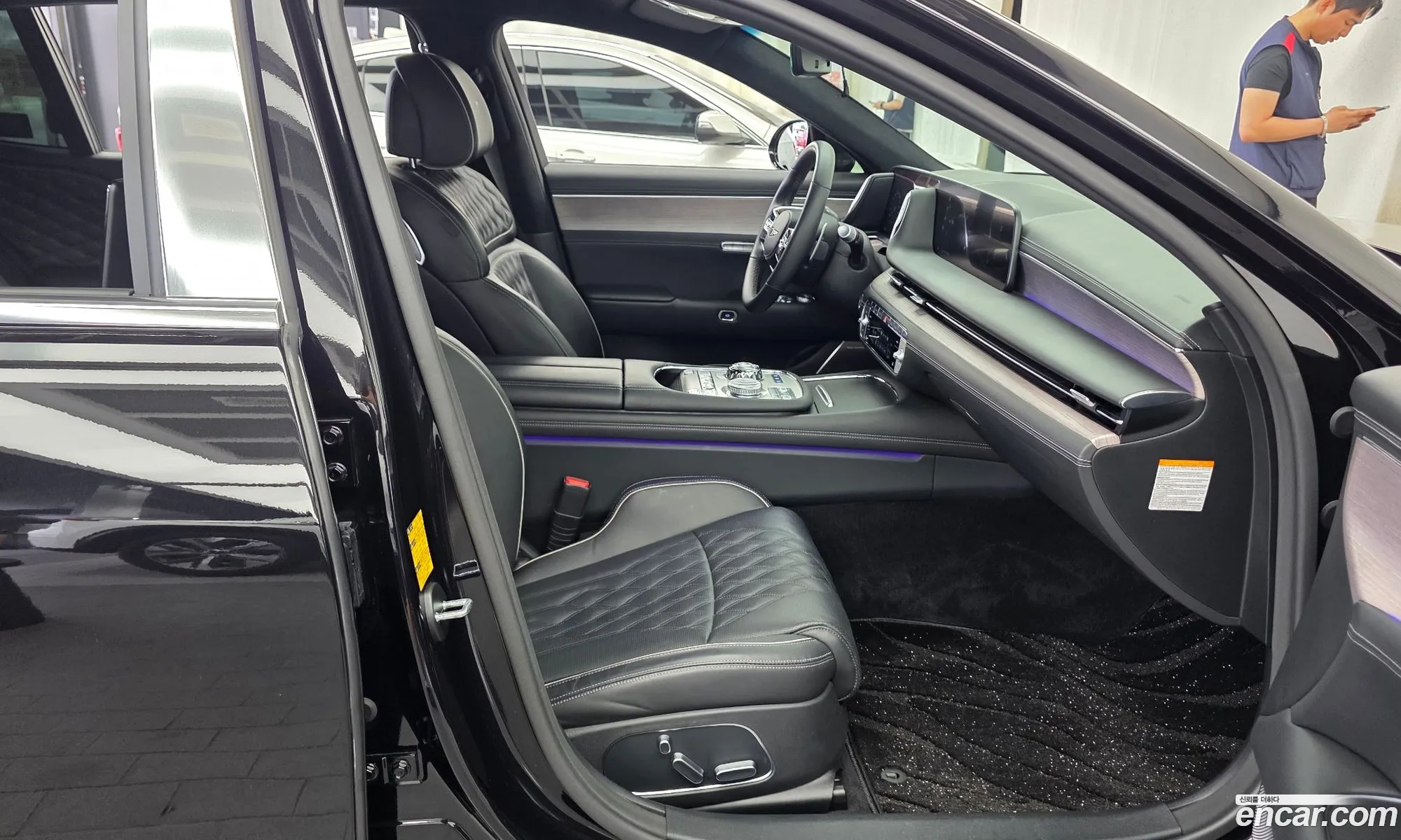 Genesis G90 2024 KMTFE11DDRU040352 — 8