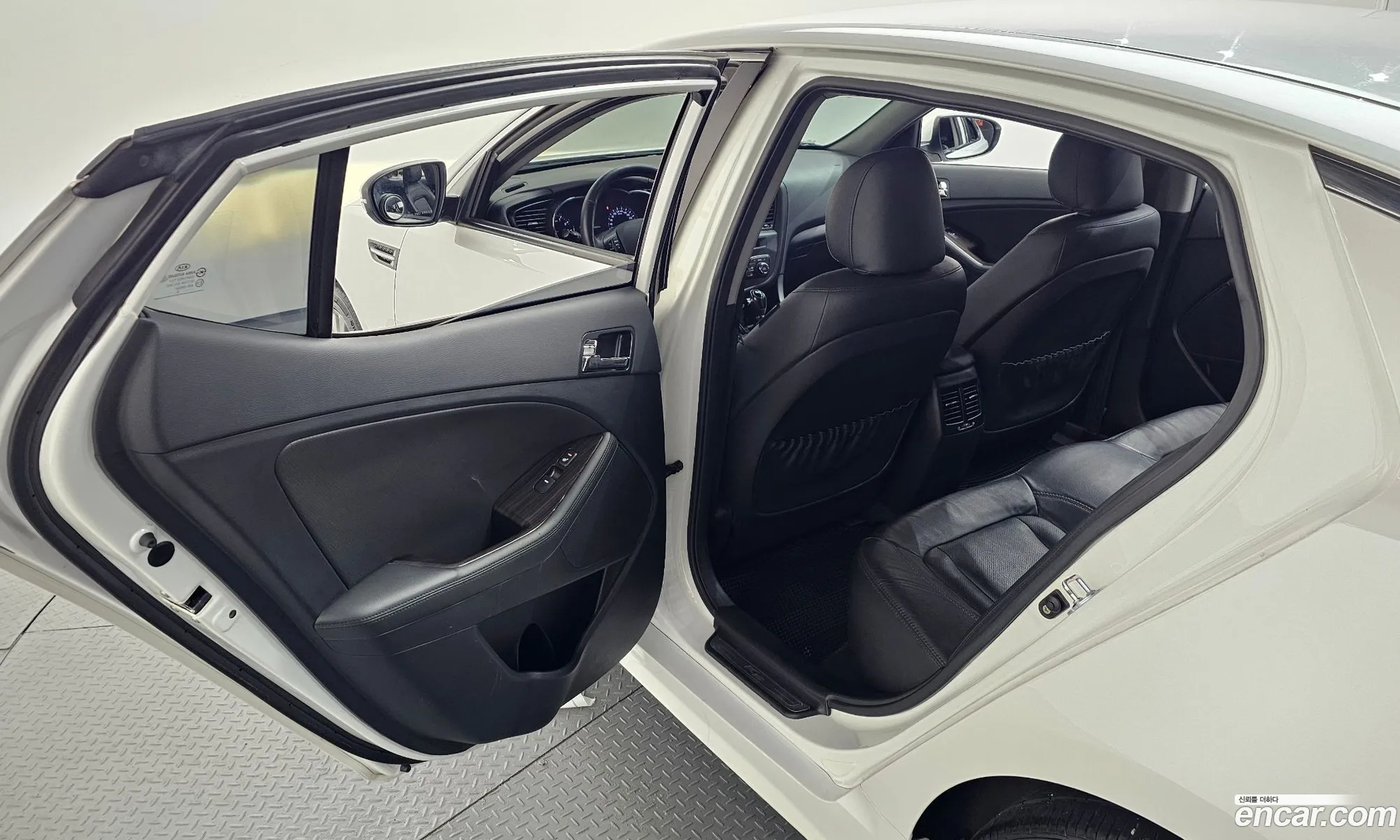Kia K5 2012 KNAGN419BDA269115 — 28