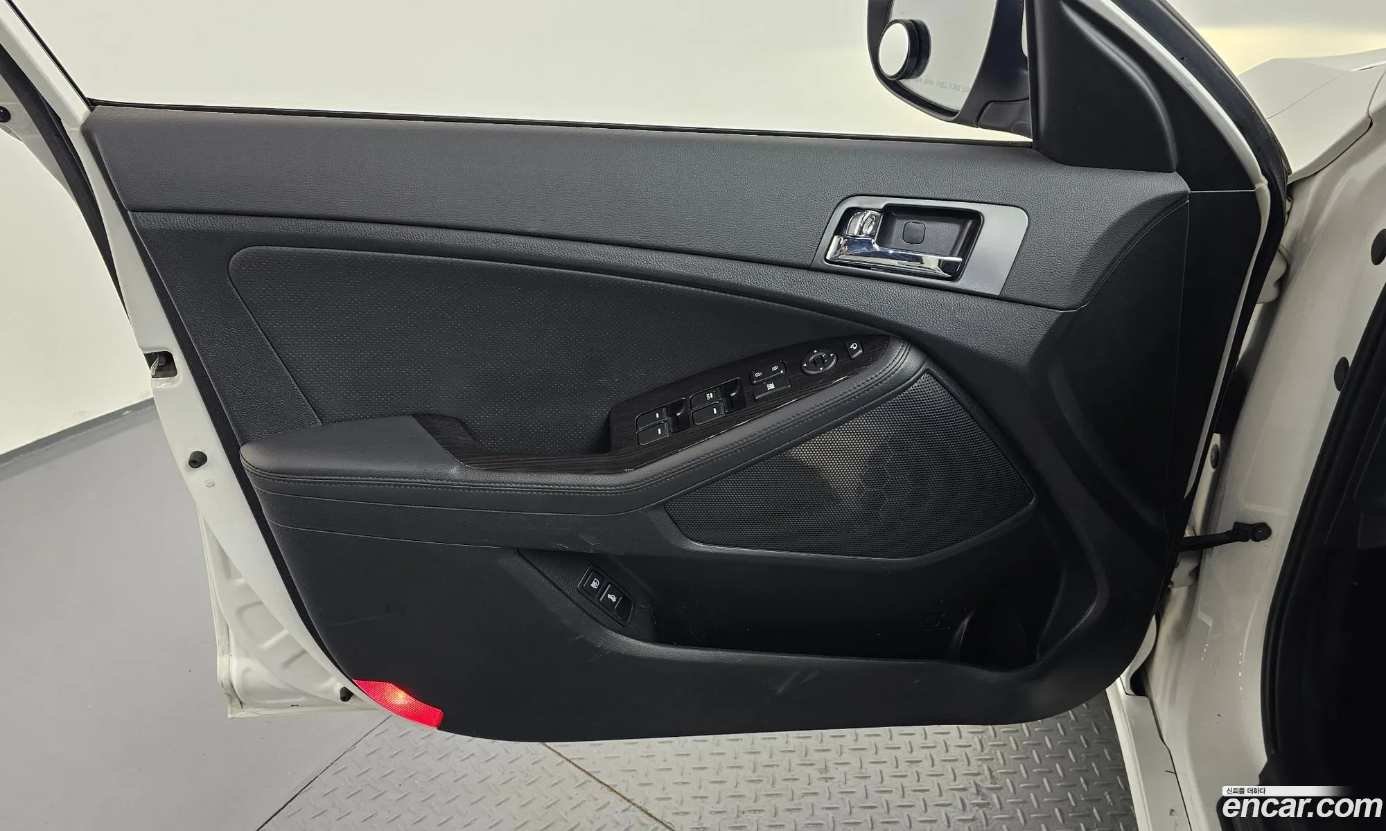 Kia K5 2012 KNAGN419BDA269115 — 31
