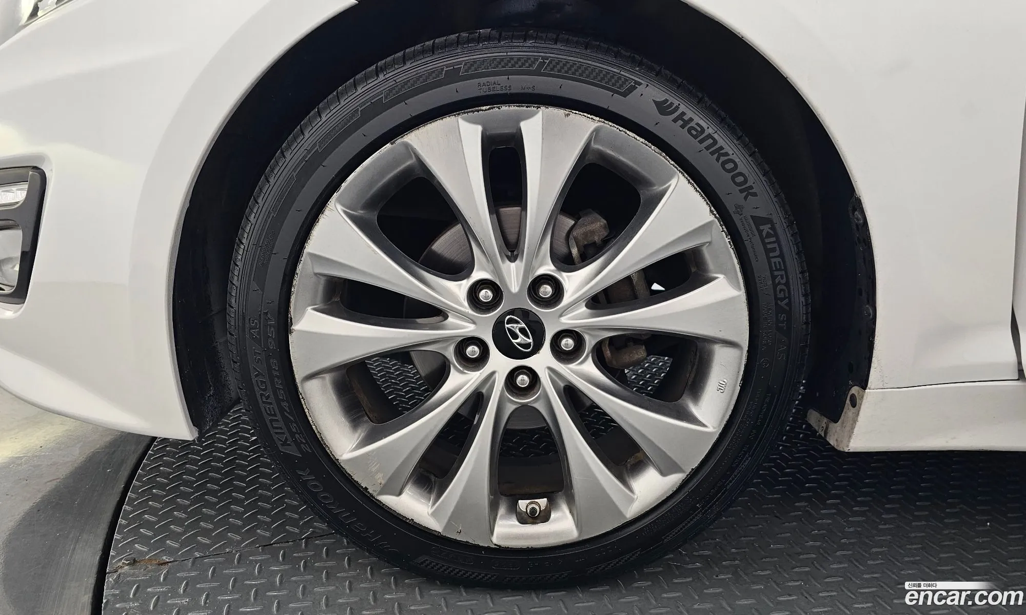 Kia K5 2012 KNAGN419BDA269115 — 10