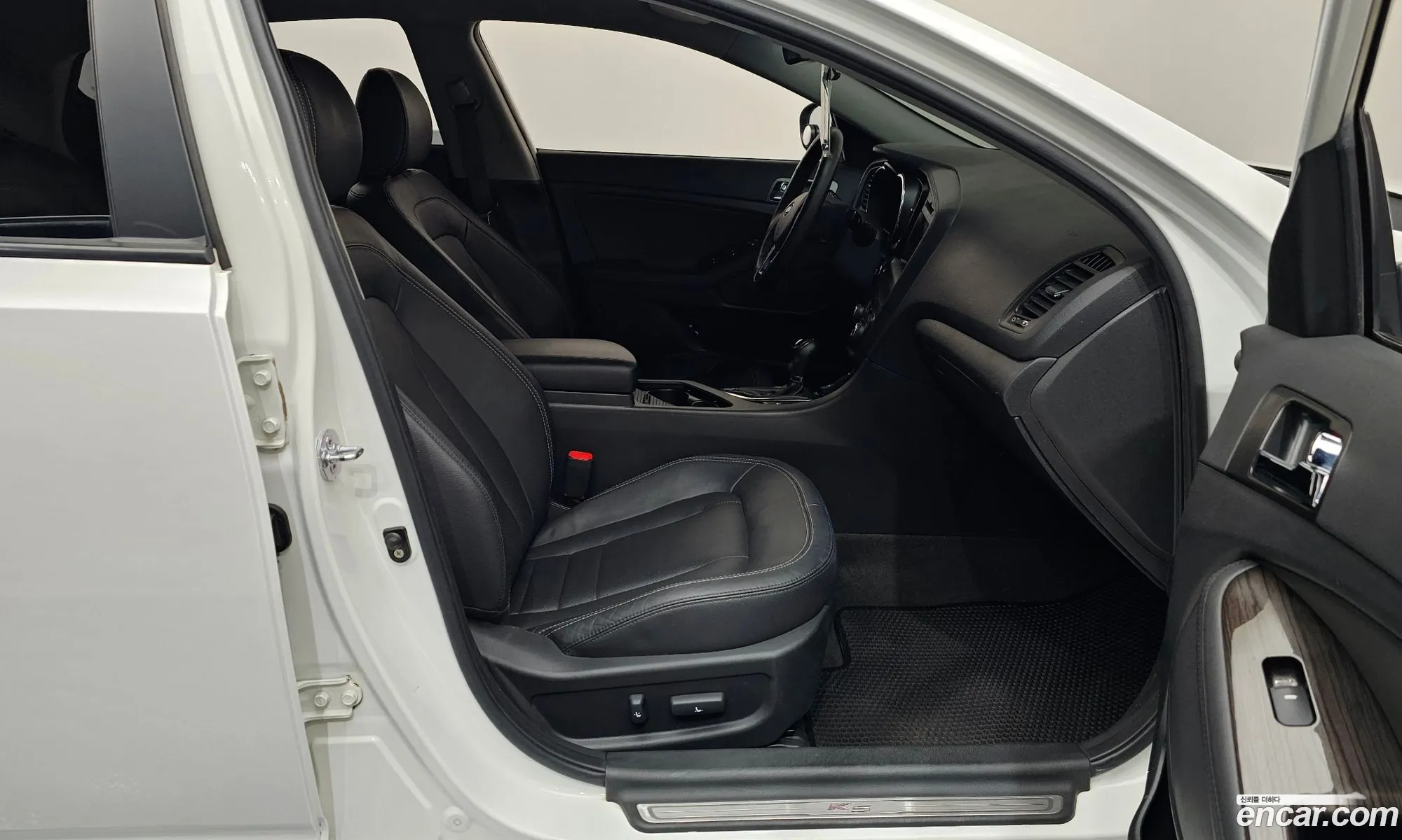 Kia K5 2012 KNAGN419BDA269115 — 4