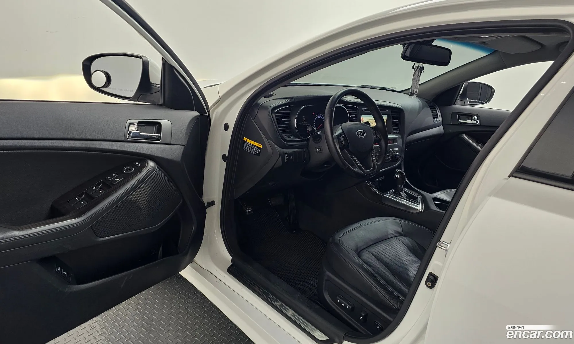 Kia K5 2012 KNAGN419BDA269115 — 9