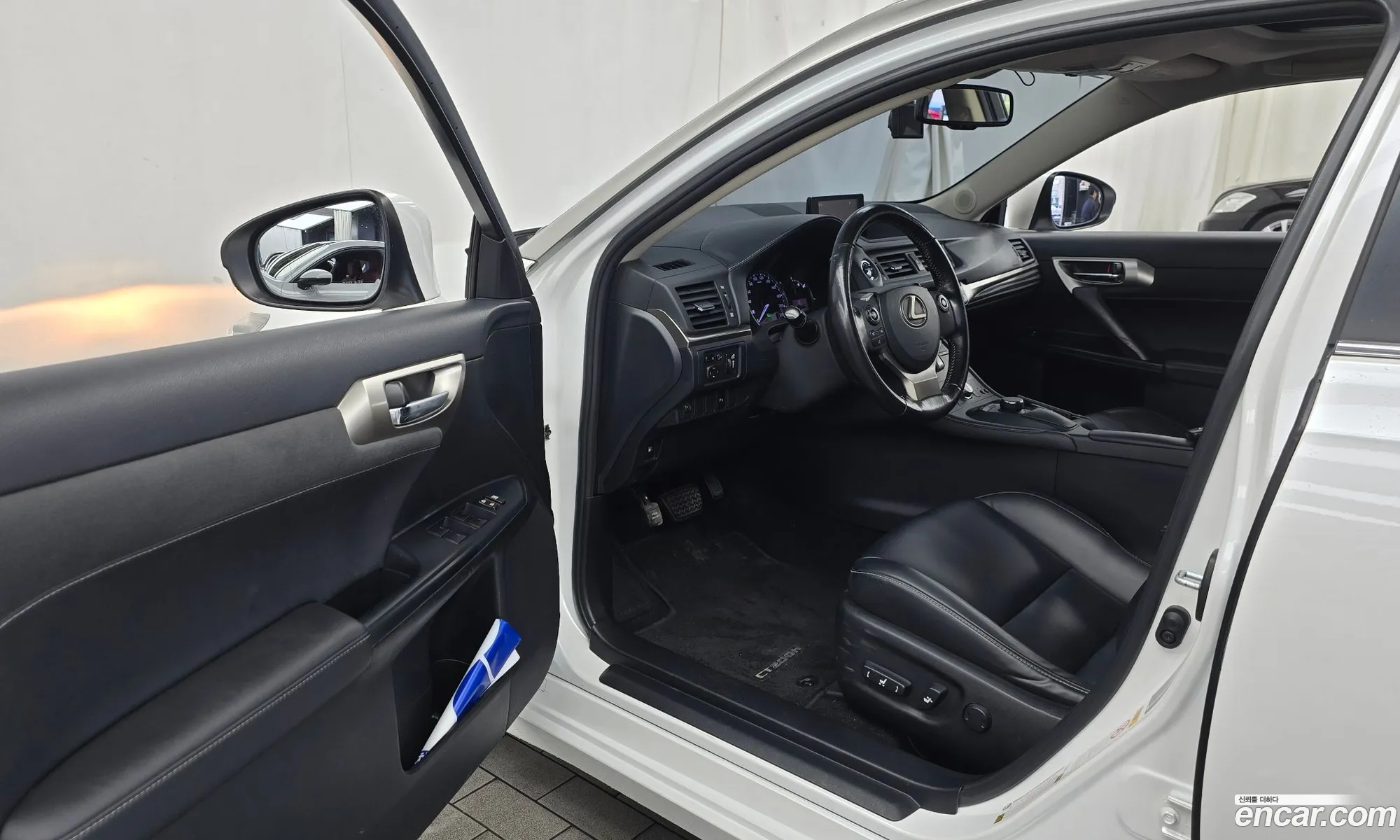 Lexus CT200h 2018 JTHKD5BH9J2329331 — 10