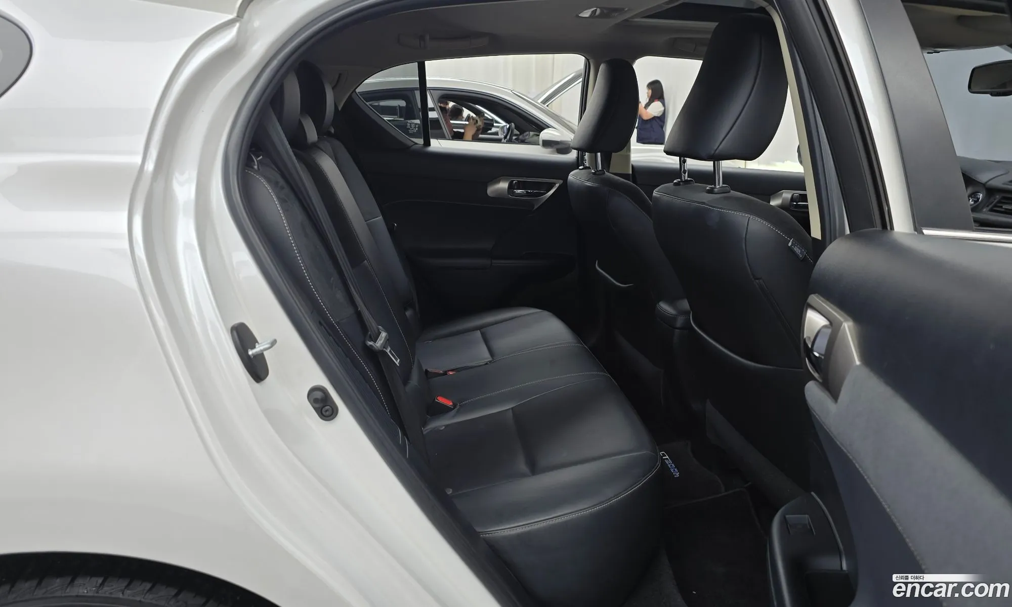 Lexus CT200h 2018 JTHKD5BH9J2329331 — 12