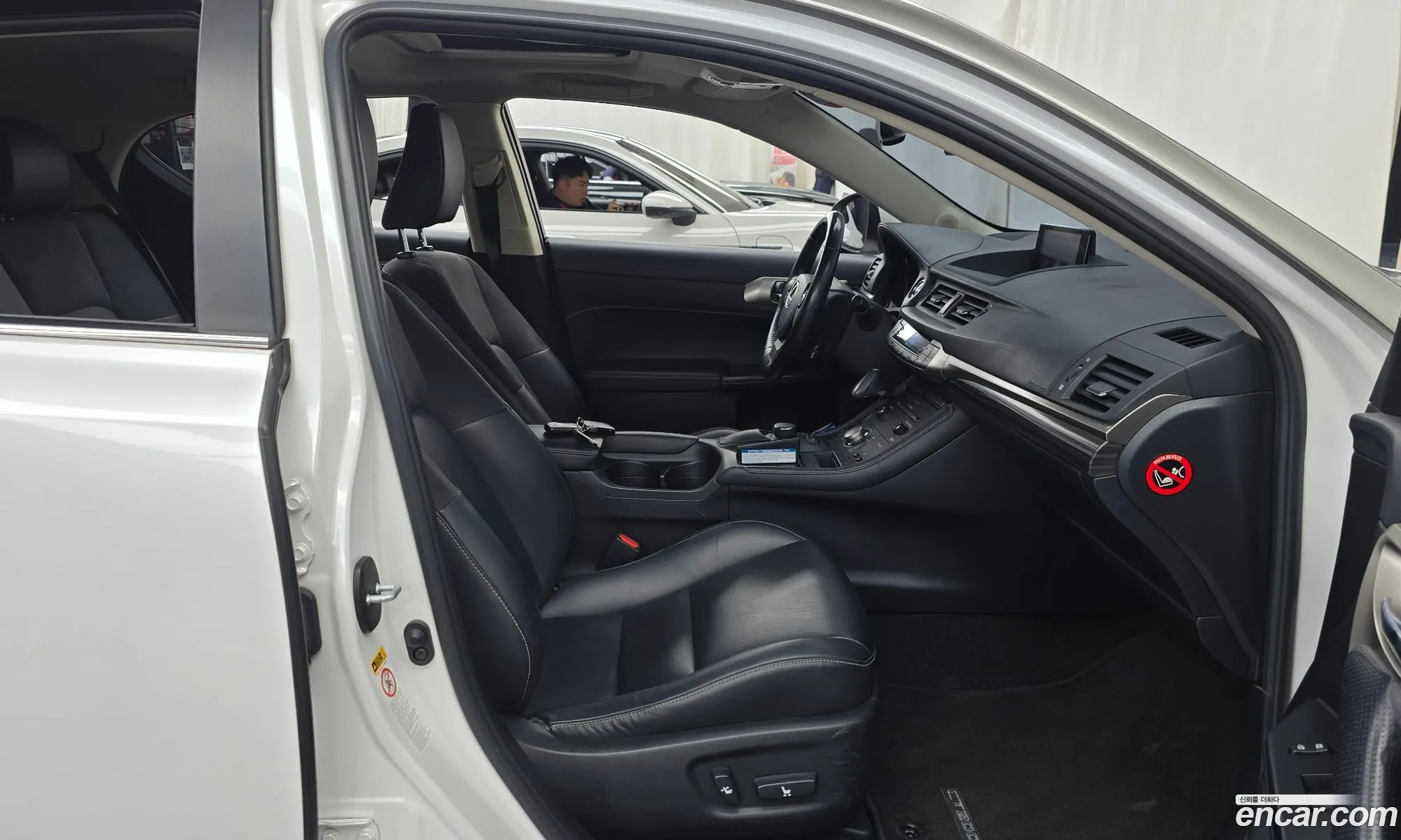 Lexus CT200h 2018 JTHKD5BH9J2329331 — 18