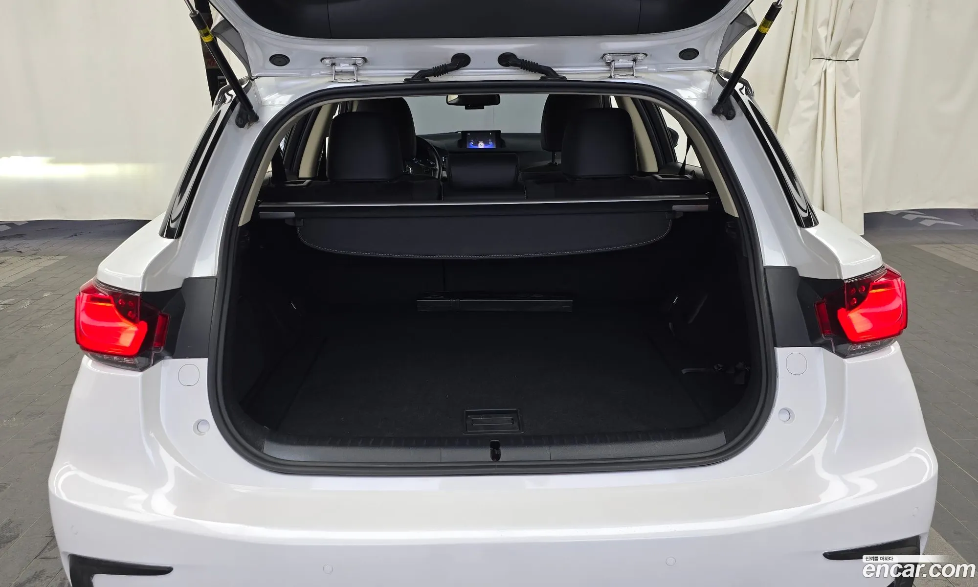 Lexus CT200h 2018 JTHKD5BH9J2329331 — 8