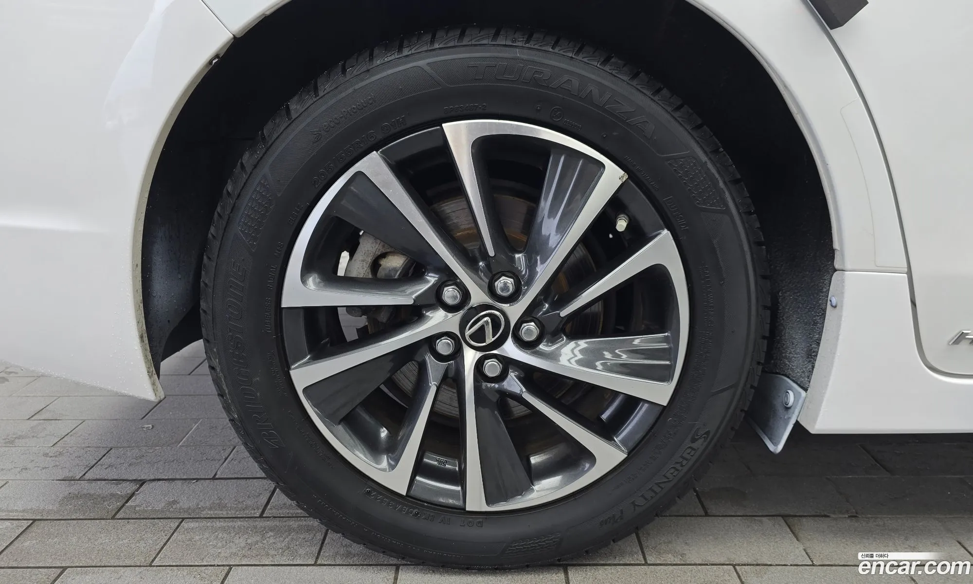 Lexus CT200h 2018 JTHKD5BH9J2329331 — 19