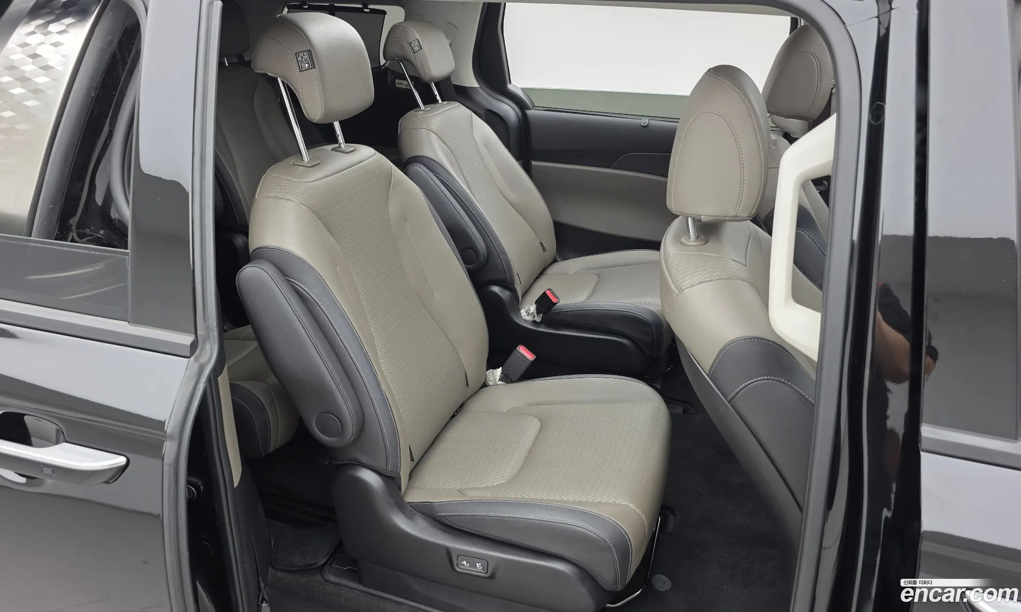 Kia Carnival 2024 KNANC81ABRS011931 — 4