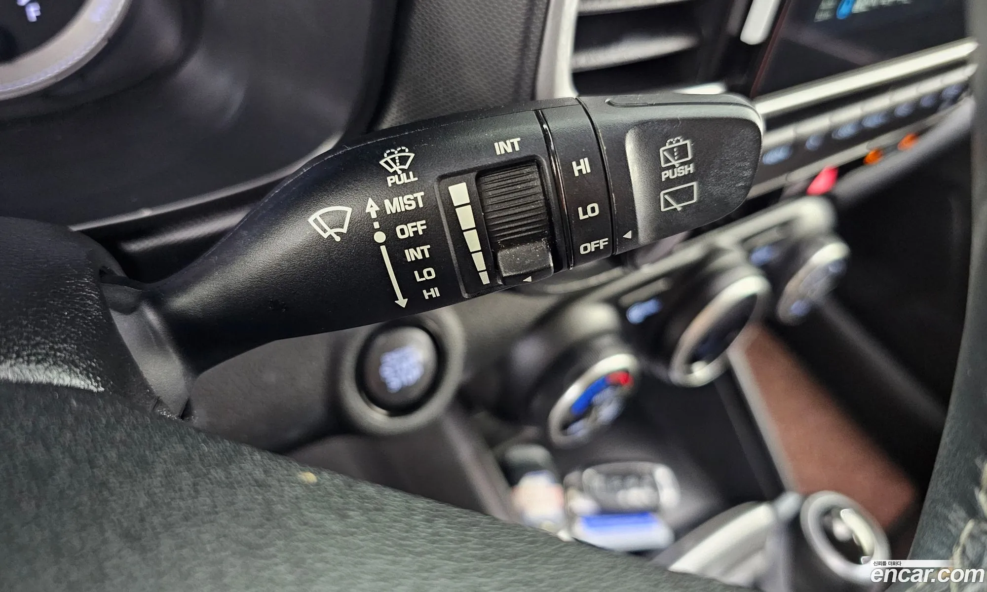 Hyundai Venue 2019 — 24