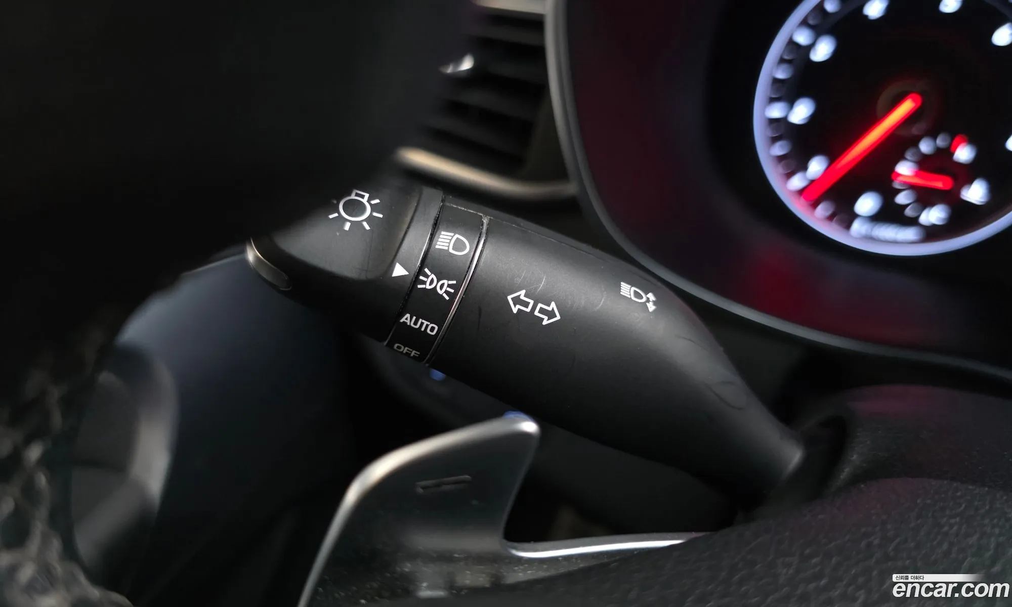 Genesis G70 2019 KMTG341ADKU056913 — 32