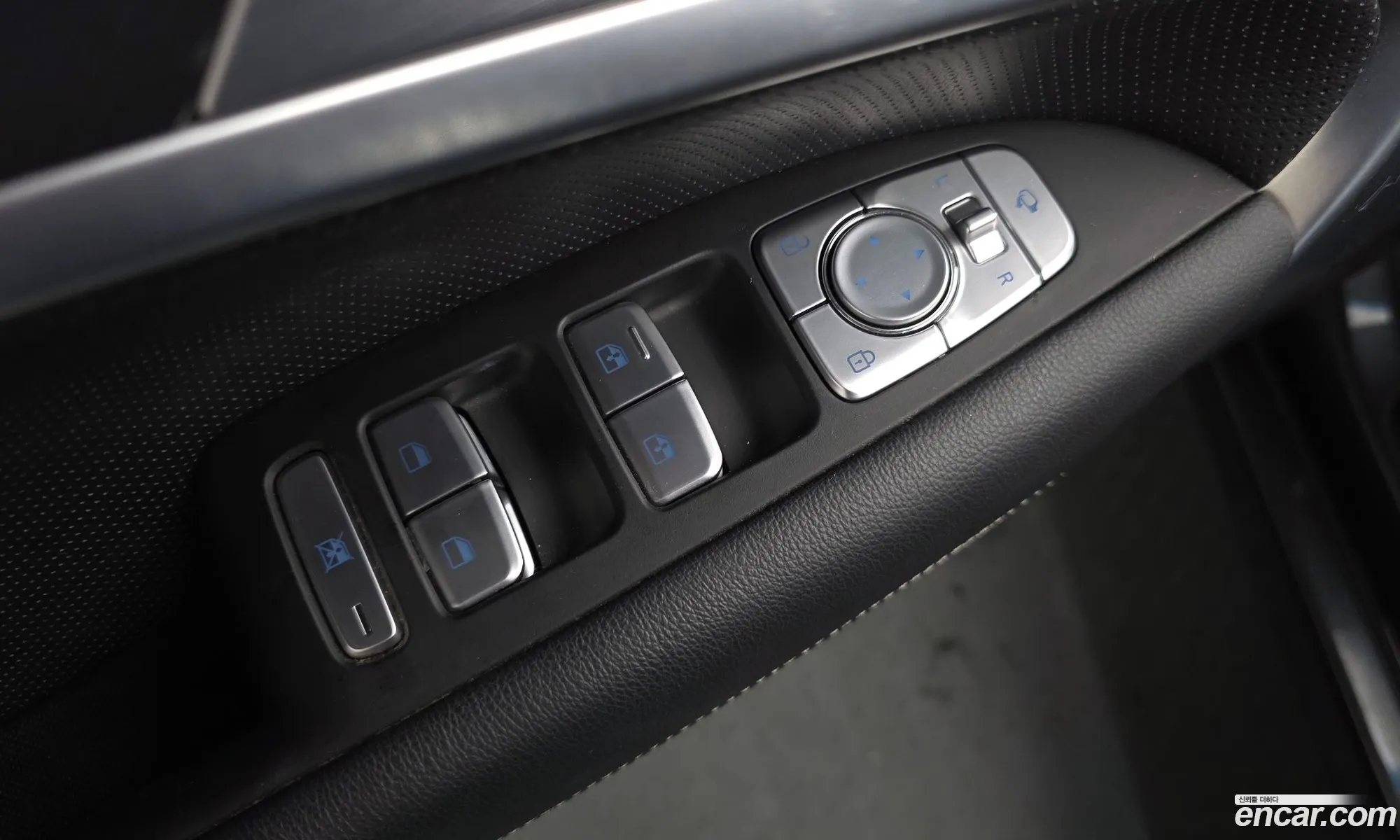 Genesis G70 2019 KMTG341ADKU056913 — 11