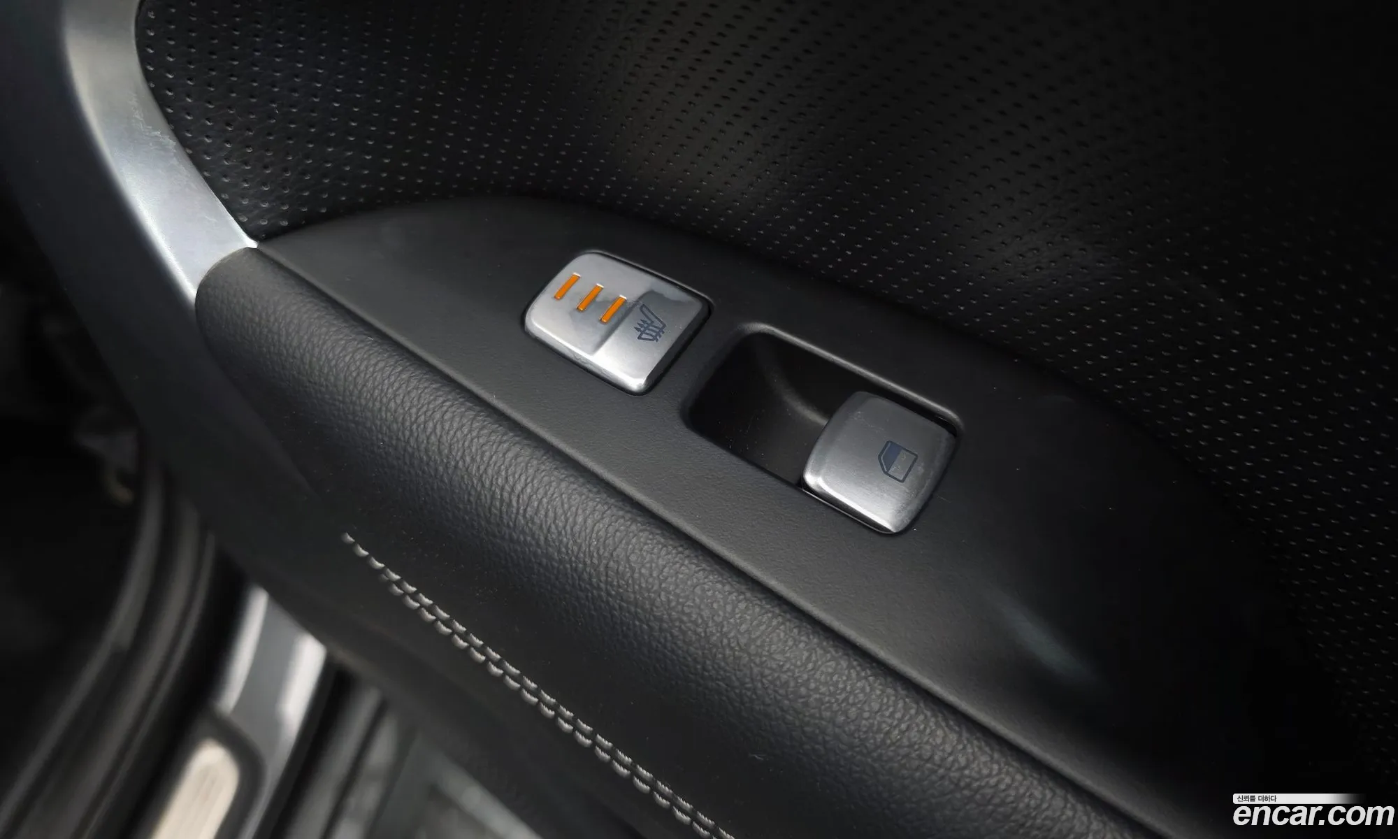 Genesis G70 2019 KMTG341ADKU056913 — 19